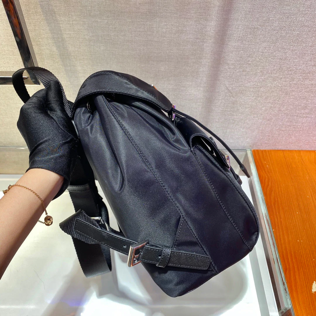Prada SMALL BACKPACK 28 IN BLACK PARACHUTE FABRIC