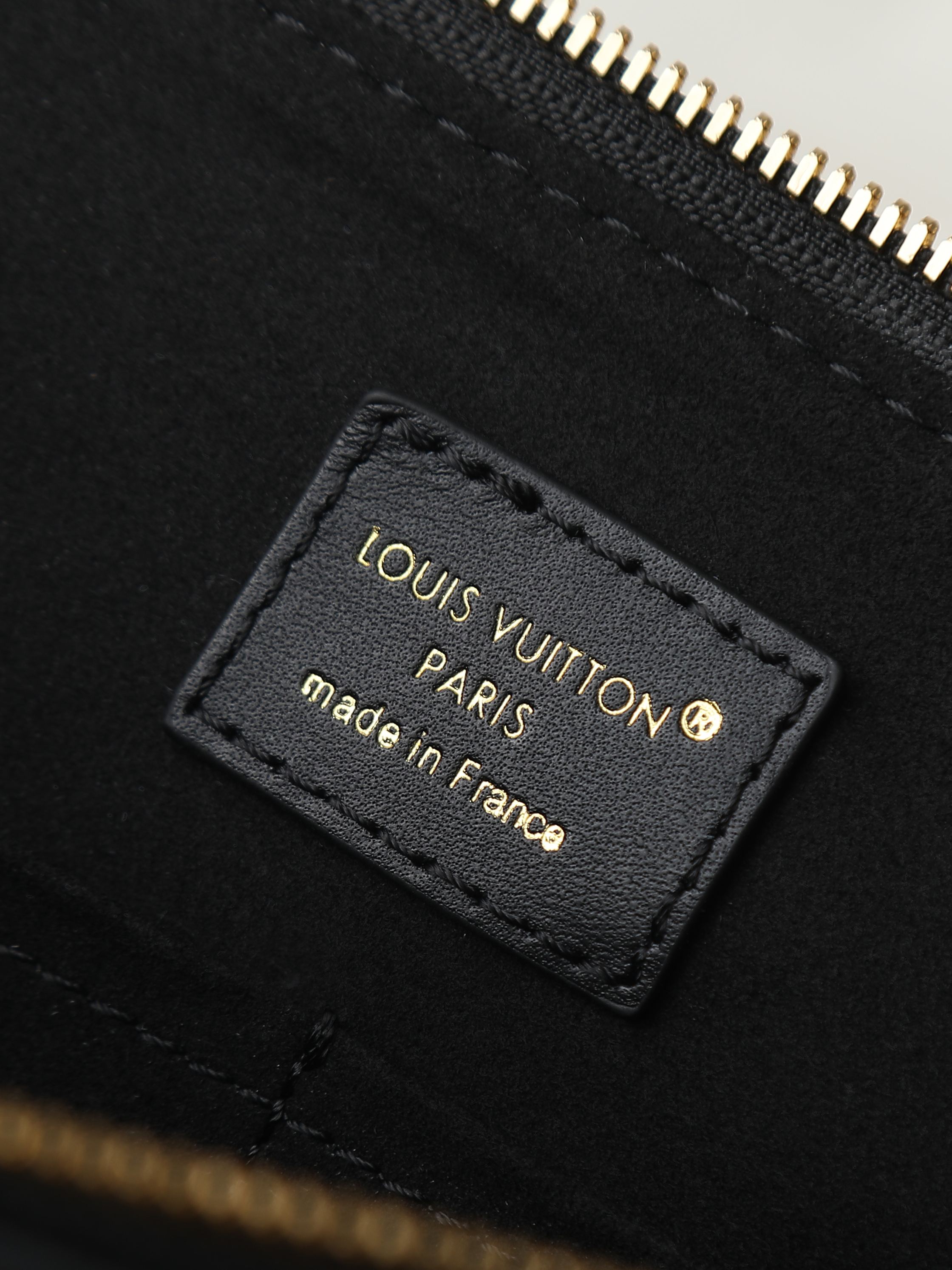 Louis Vuitton Skyline MM handbag black