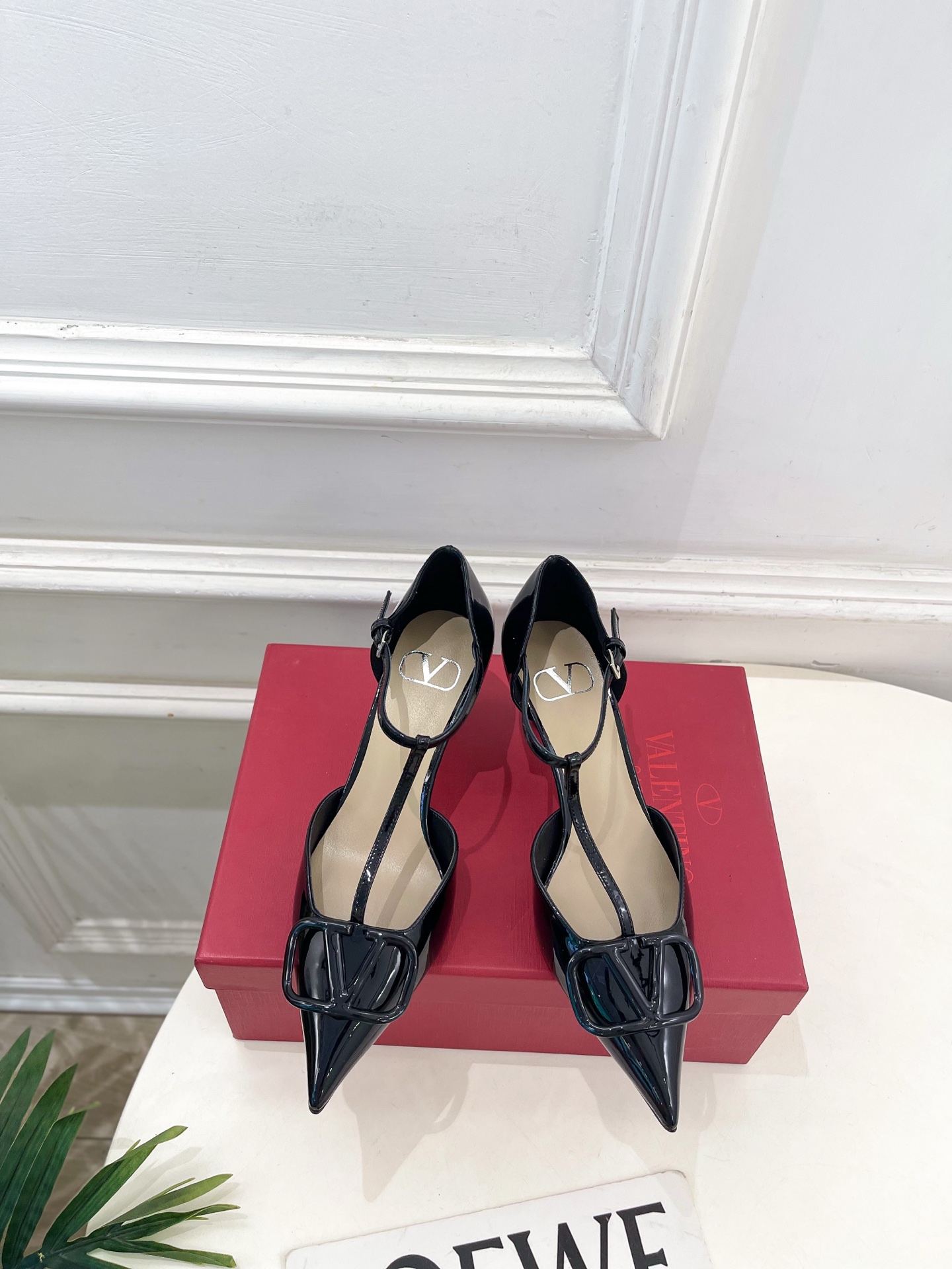 Vale*tino Vlogo Sandals