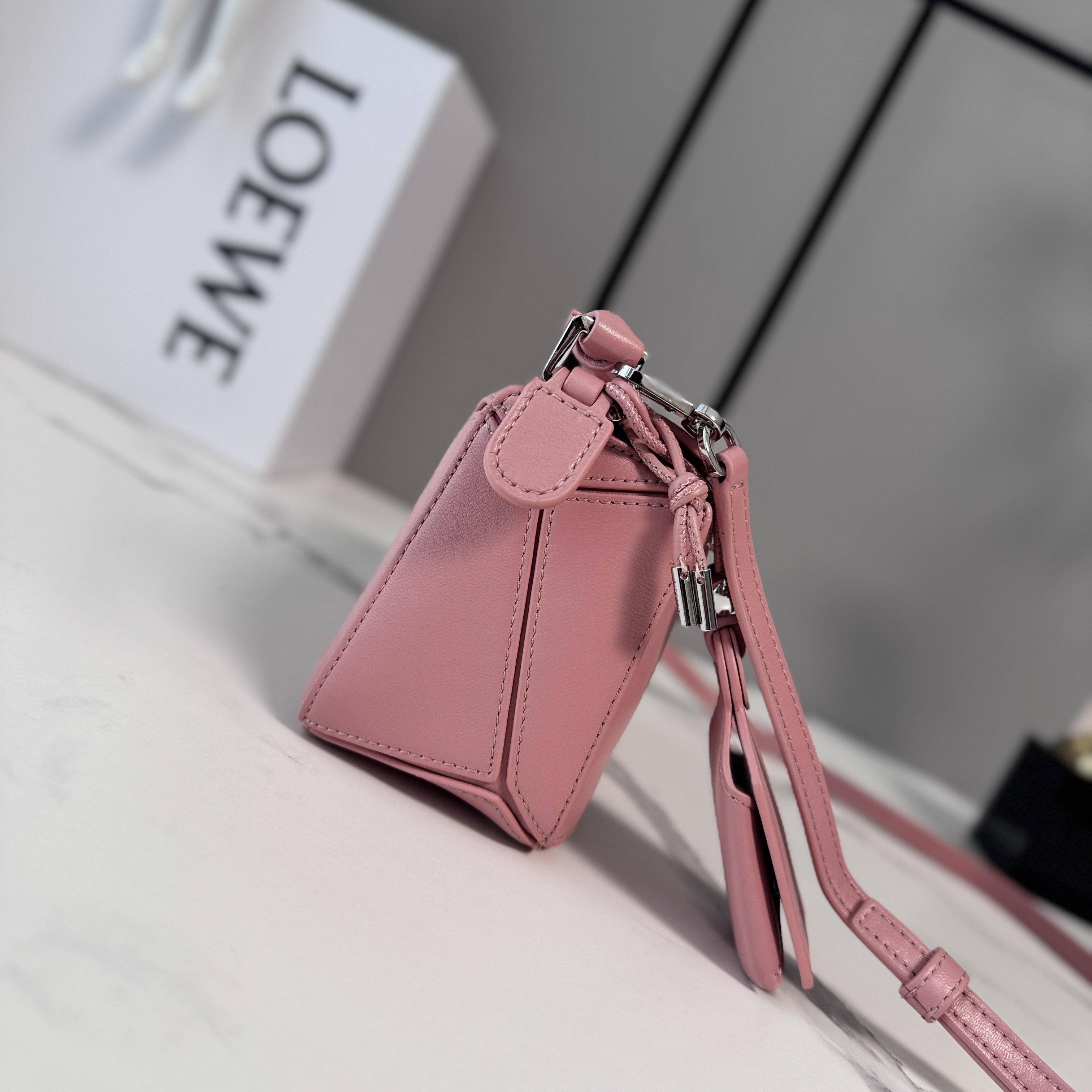 Loewe Mini Featherlight Puzzle bag in nappa lambskin-Rouge Pink