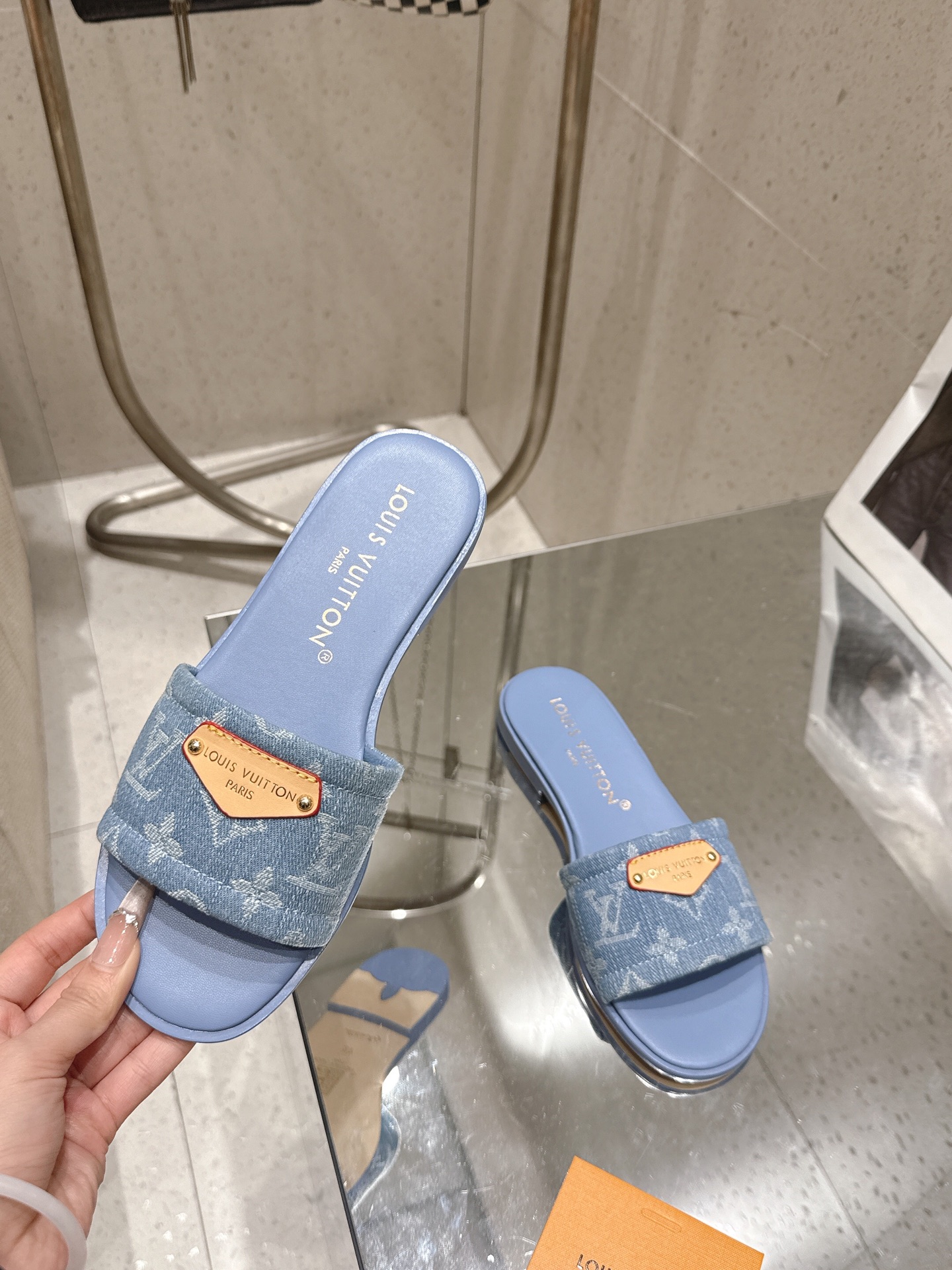 Women's LV lily Flat Slides