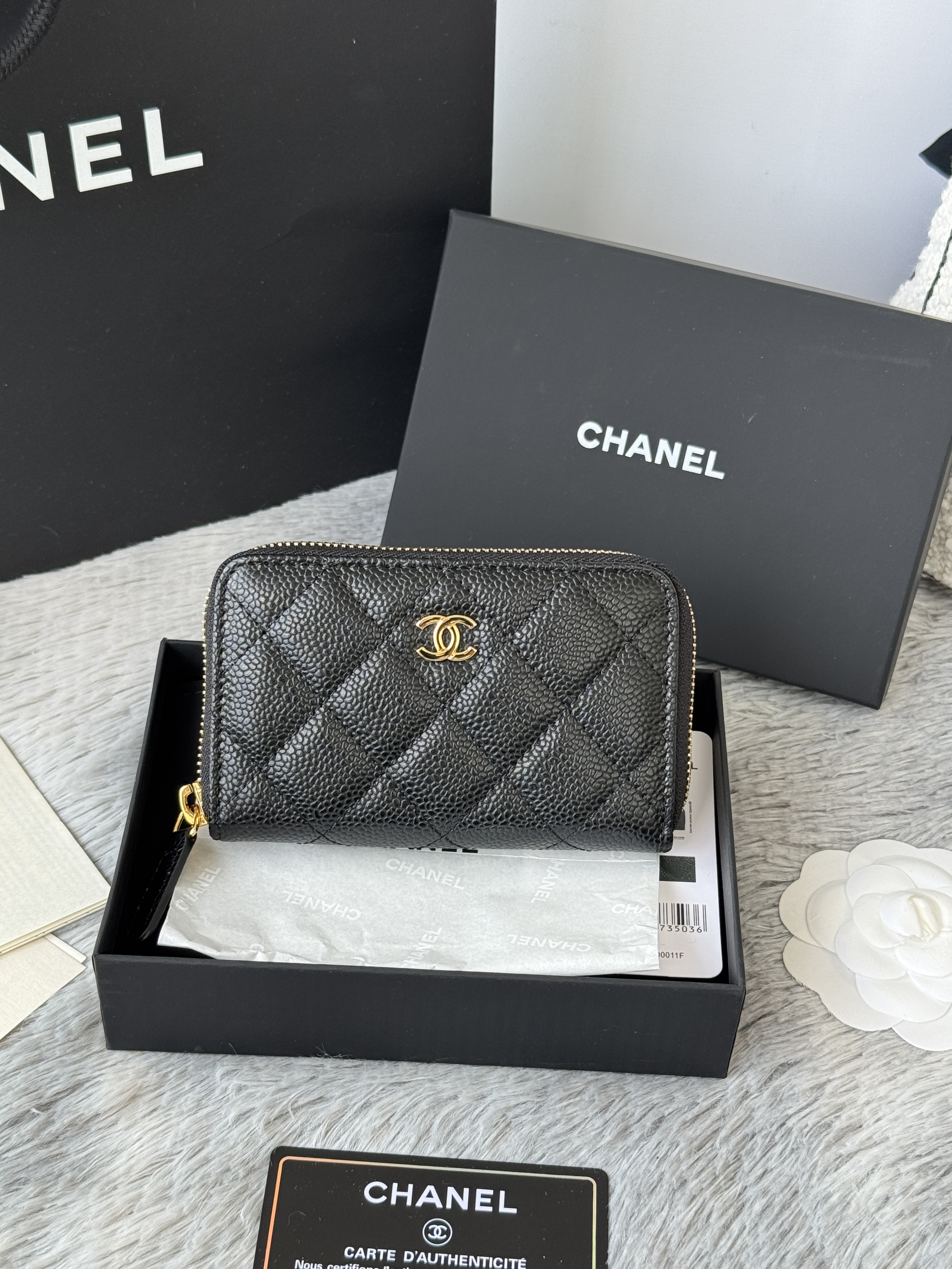 Chanel Zipped Coin and Card holder in Black Grained calfskin