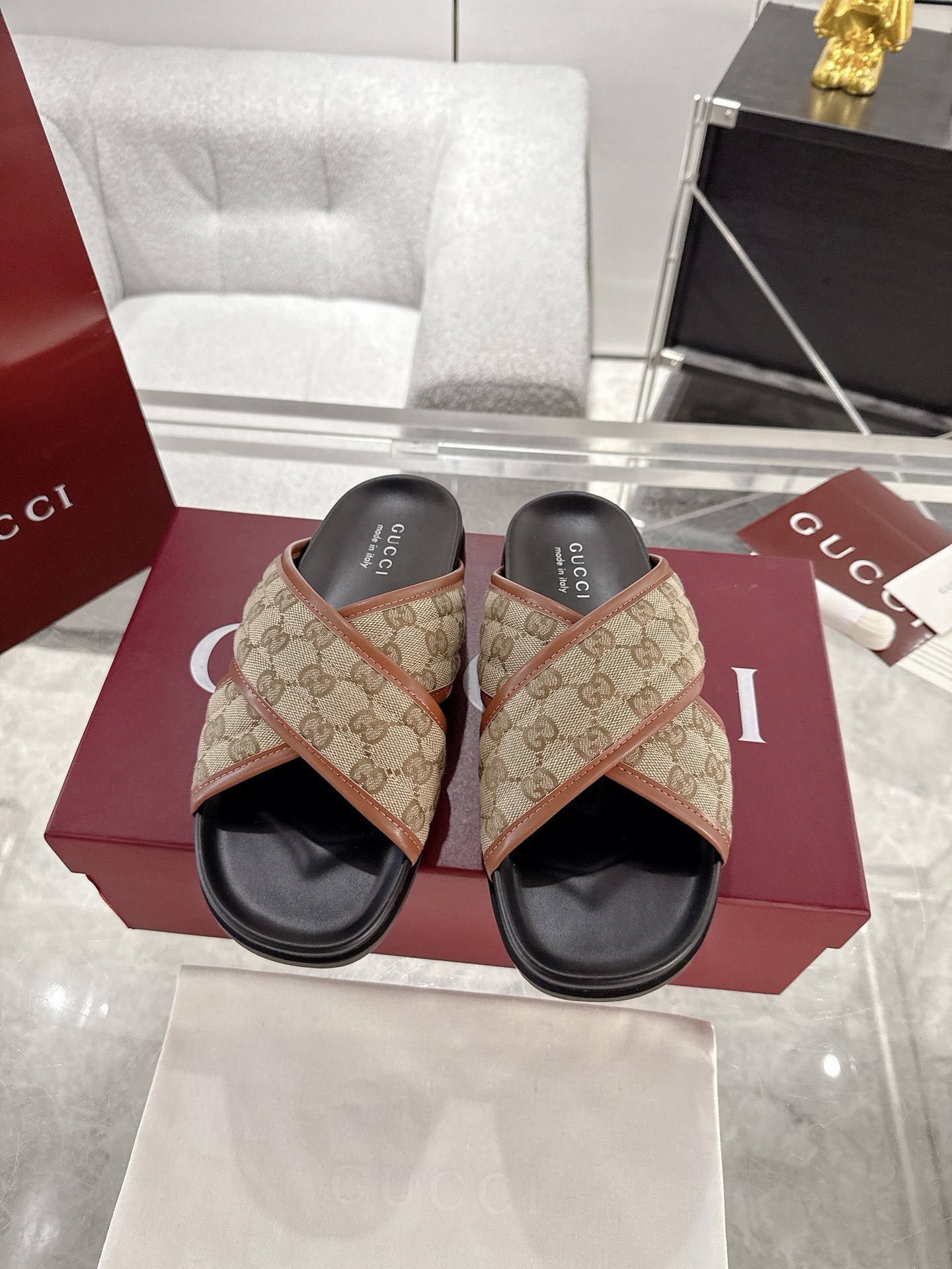 Men's Gucci slide sandal