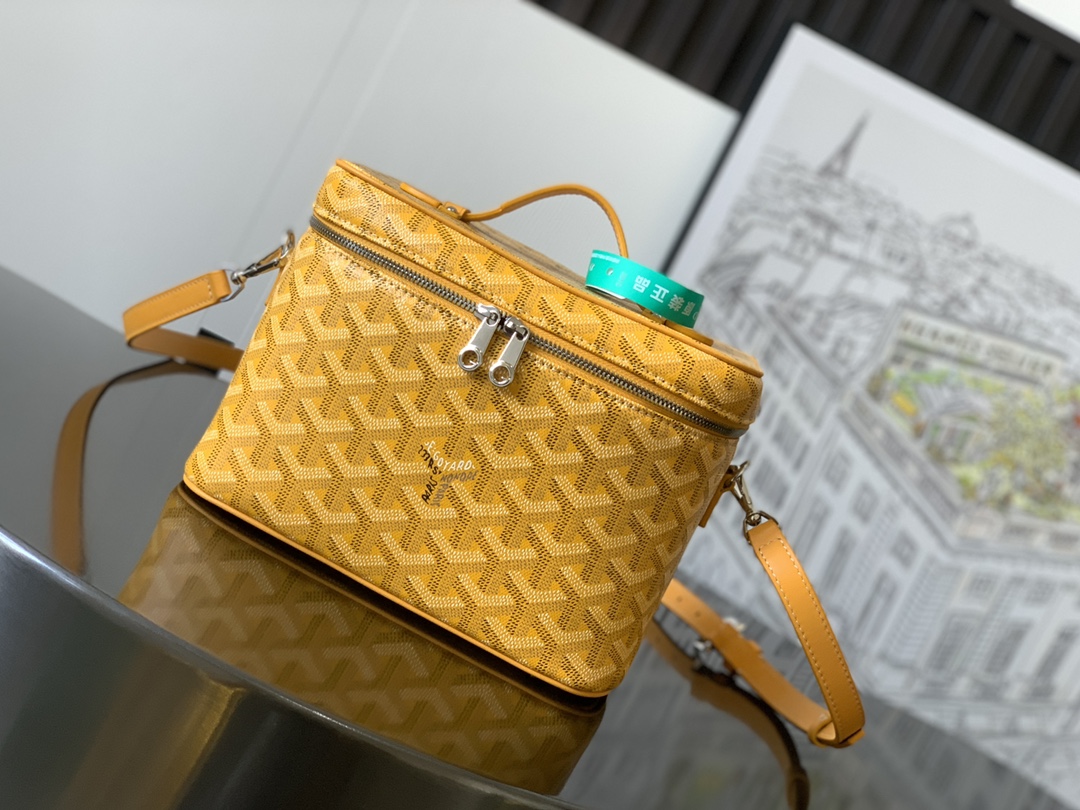 Goyard Muse Vanity Case in Yellow