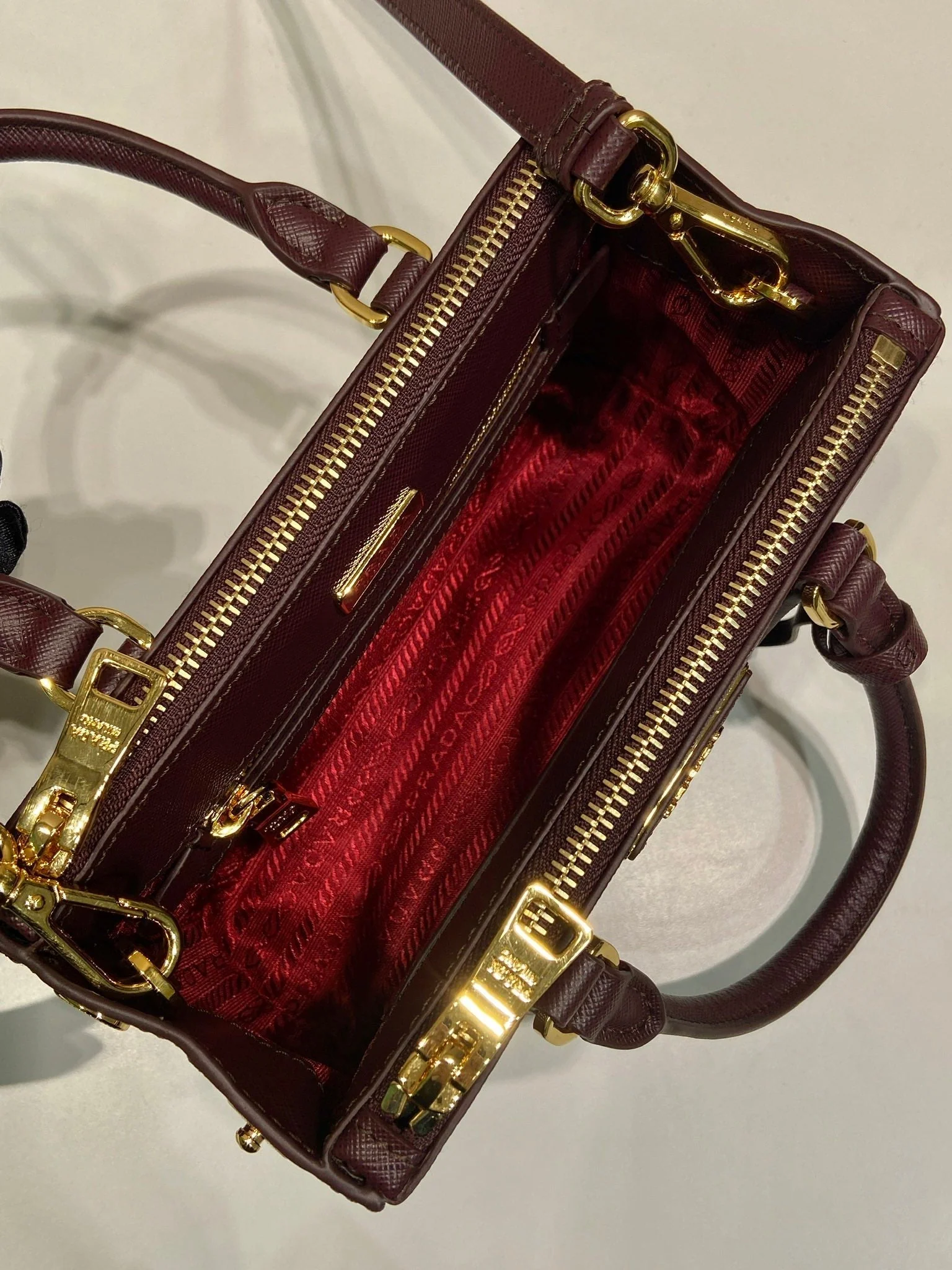 Prada  Galleria handbag 21 burgundy leather 280837