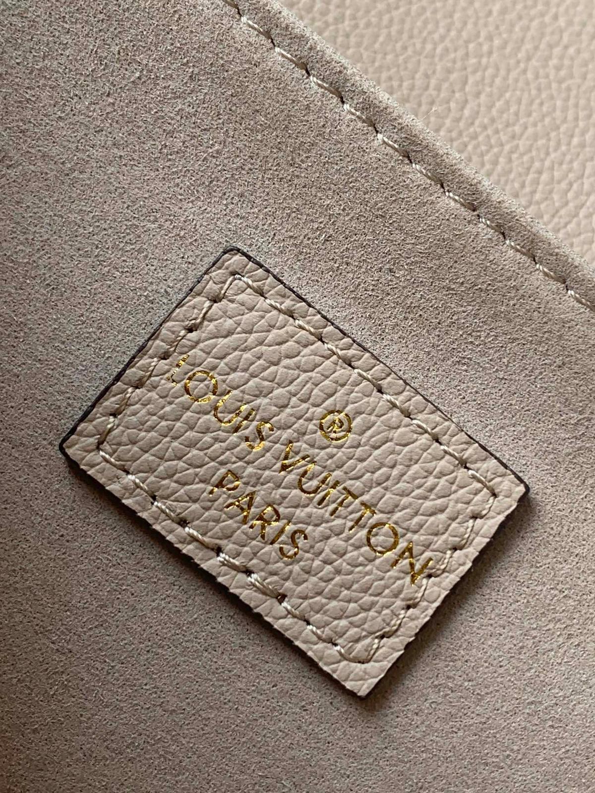 Louis Vuitton LV Shoulder Bag M22952