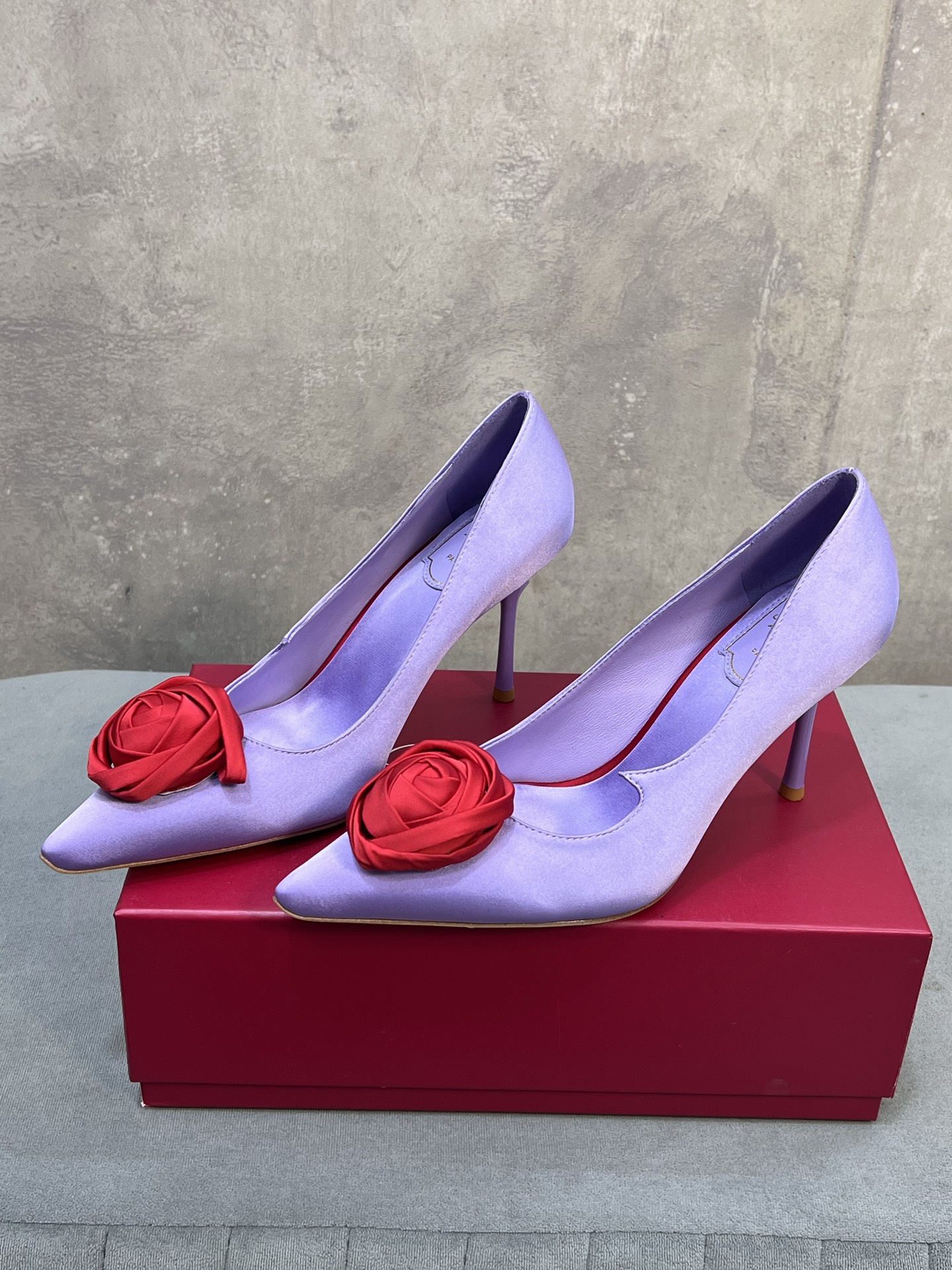 Roger Vivier Rose Vivier Lace Pump