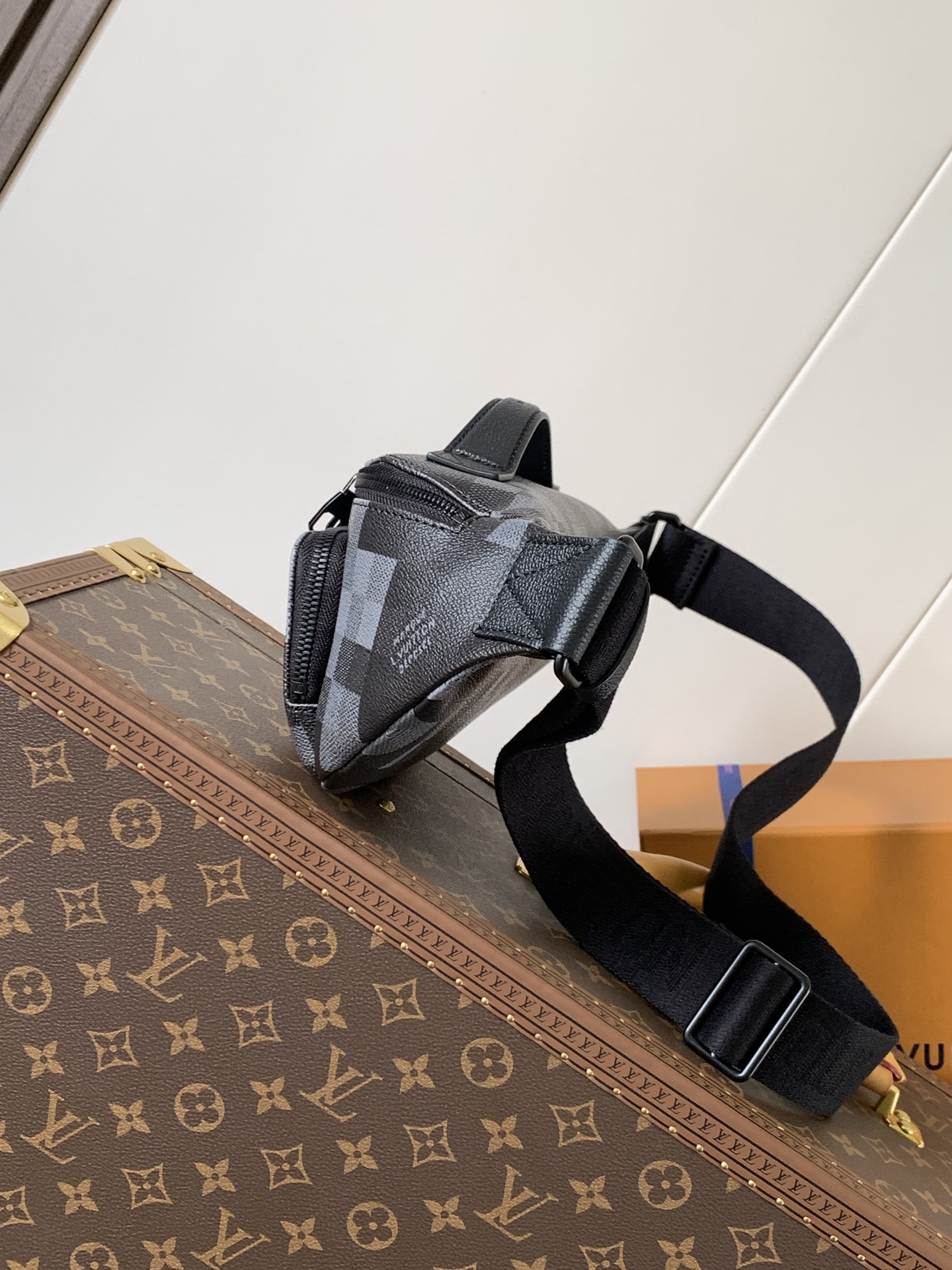 LV Men's Collection Bag M14902 LV Rush Bumbag
