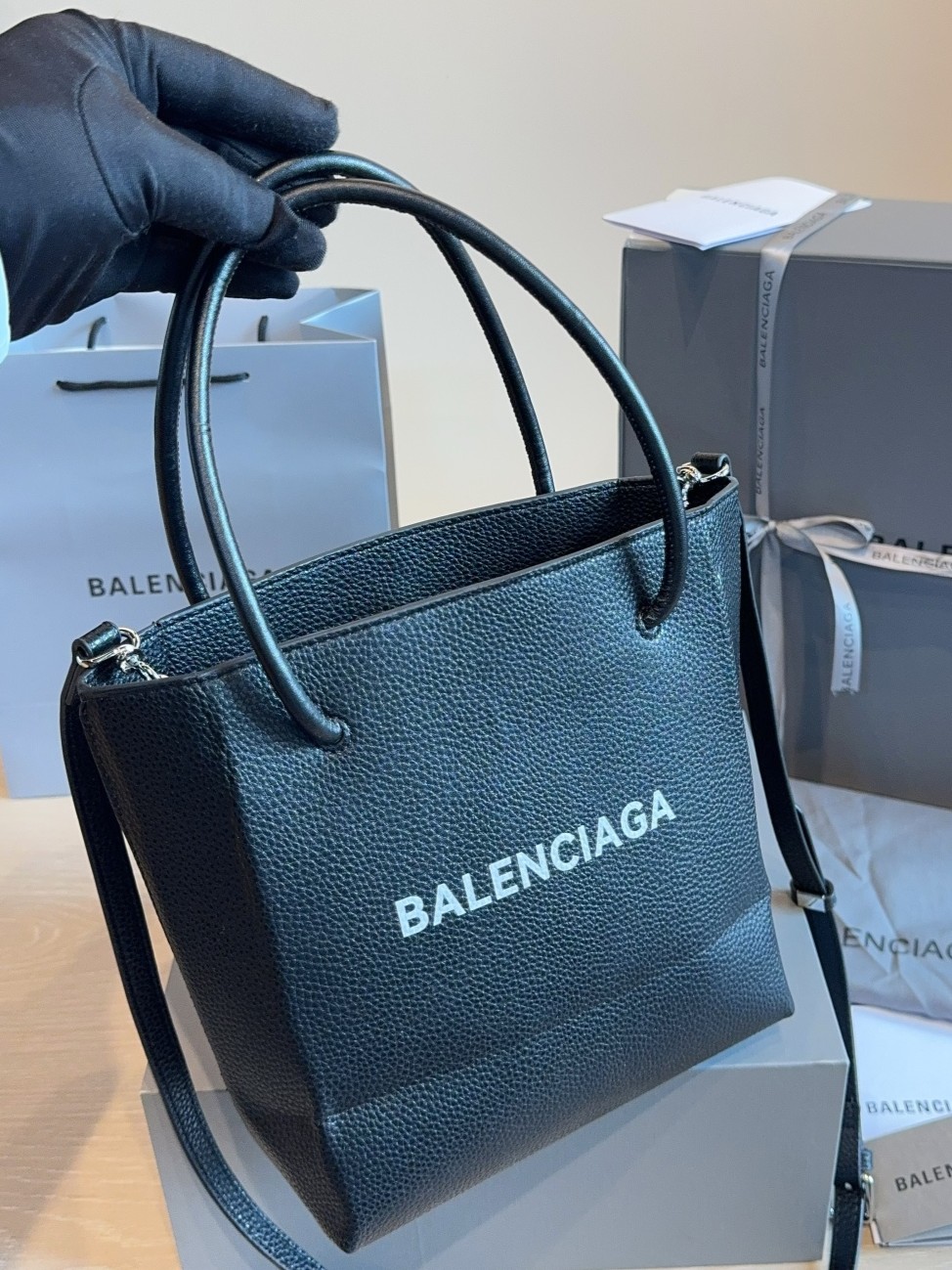 Balenciaga Everyday North-South Grained Leather Logo Print Detachable Strap Tote Bag - KAIROO