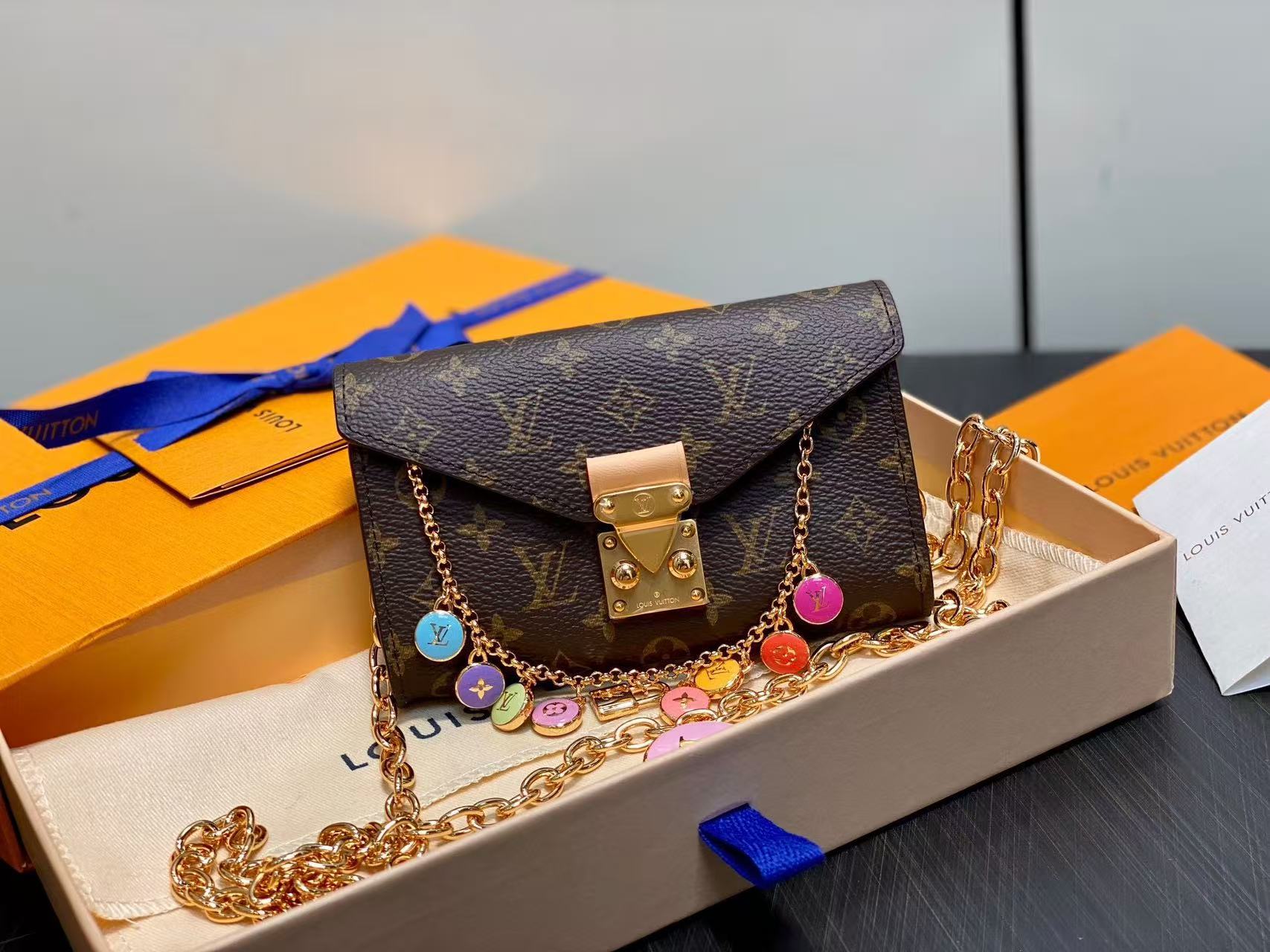 Louis Vuitton LV Pouch Metis chain waist bag