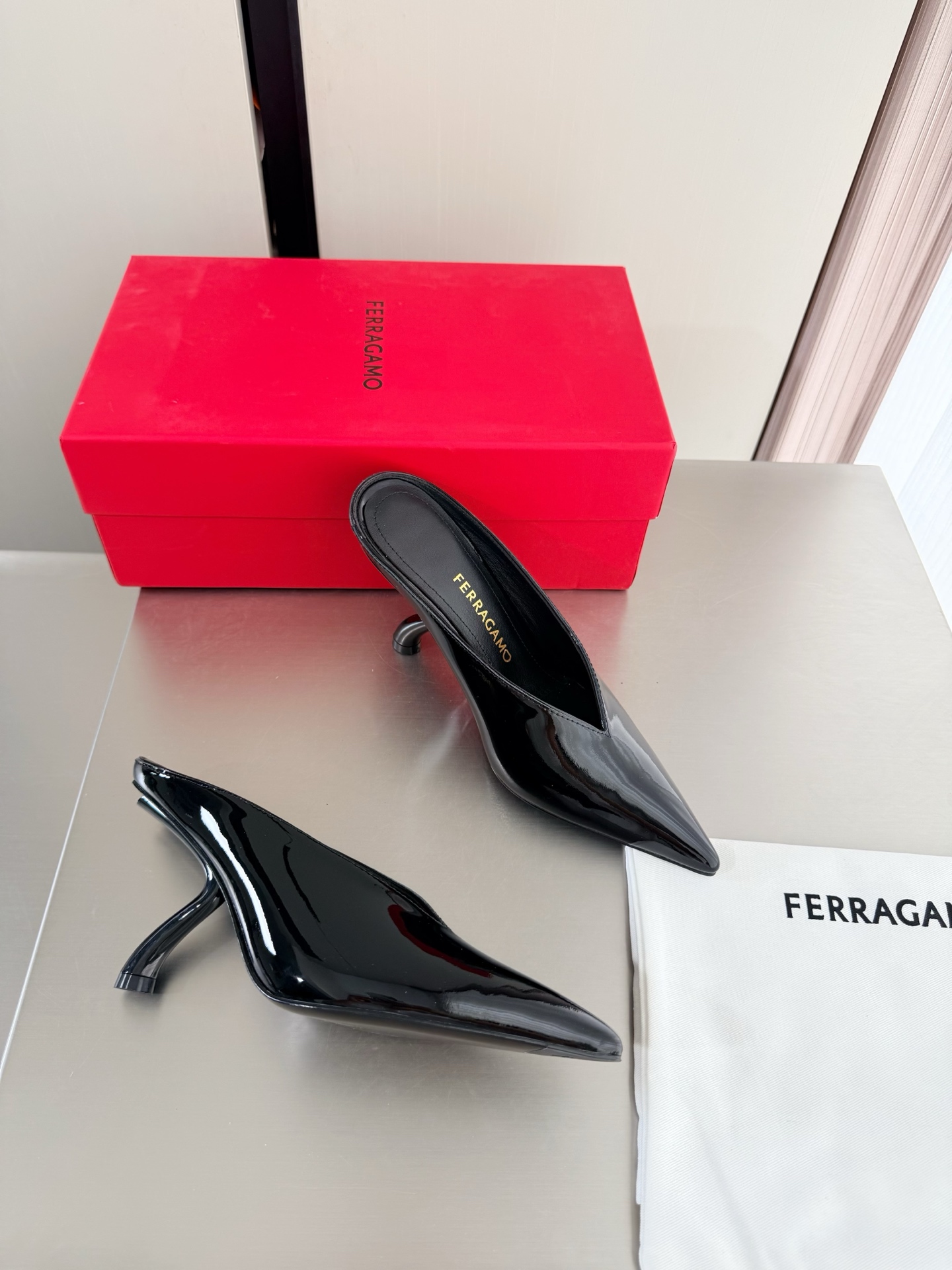 Ferragamo Shiny Leather Pointed Mule