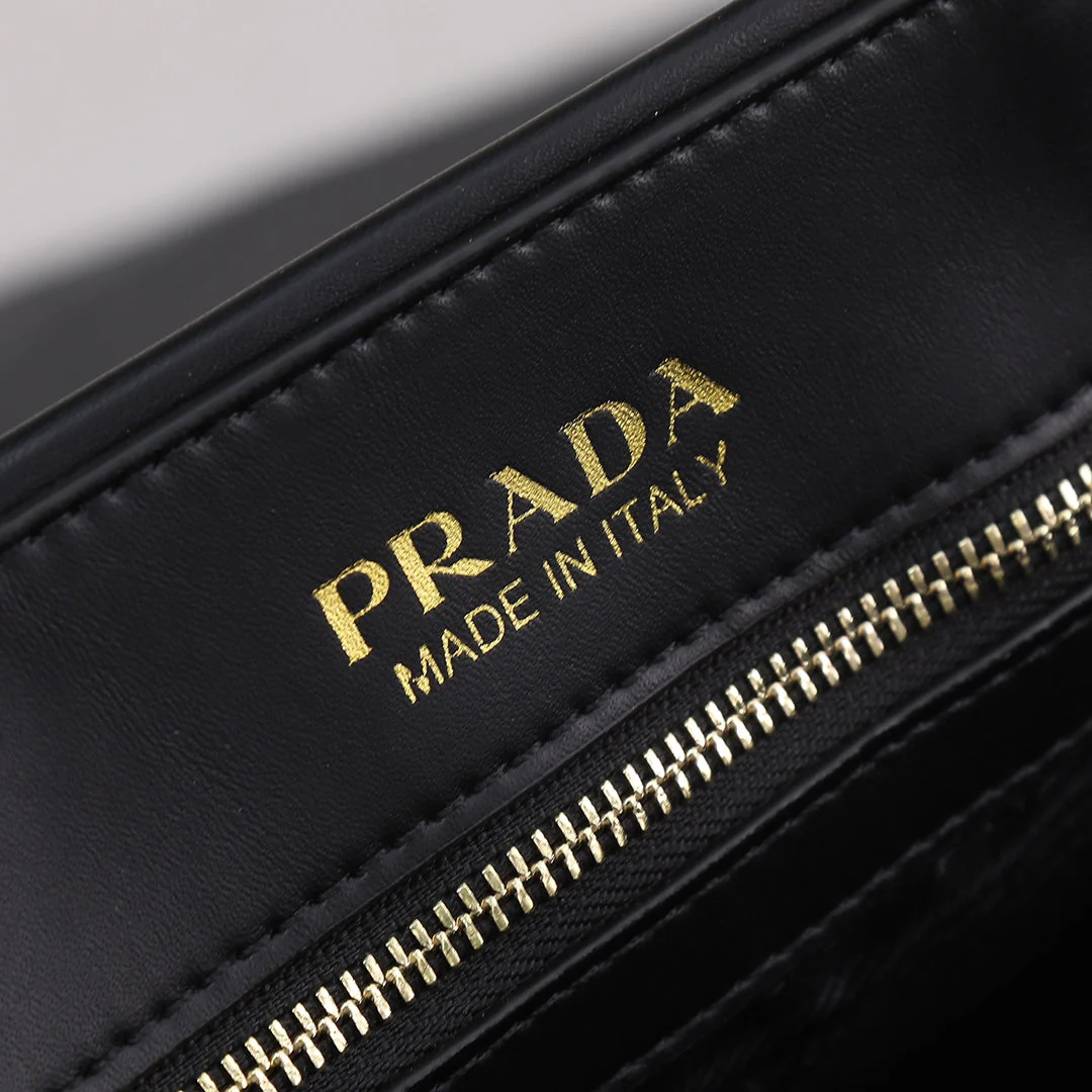 Prada  LARGE 39 TOTE IN BLACK CALFSKIN GOLD HARDWARE