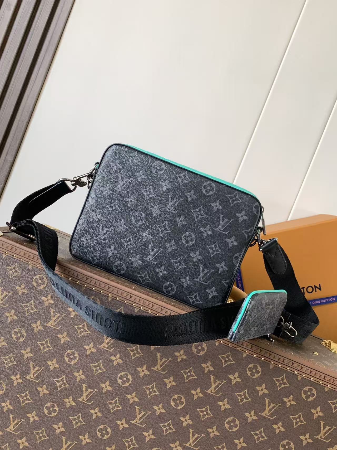 Louis Vuitton LV men's messenger bag