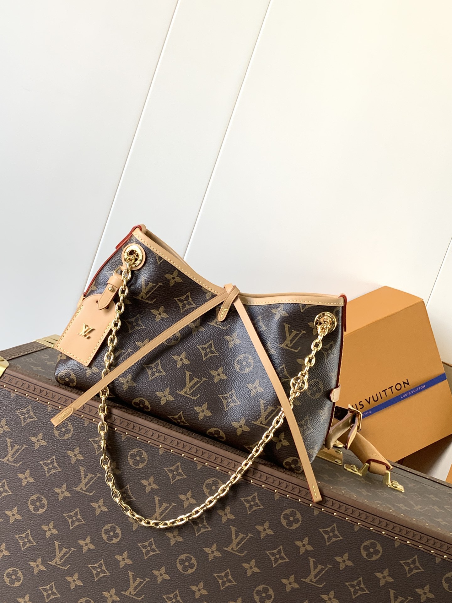 M13014 iconic CarryAll BB Handbag in Monogram Canvas