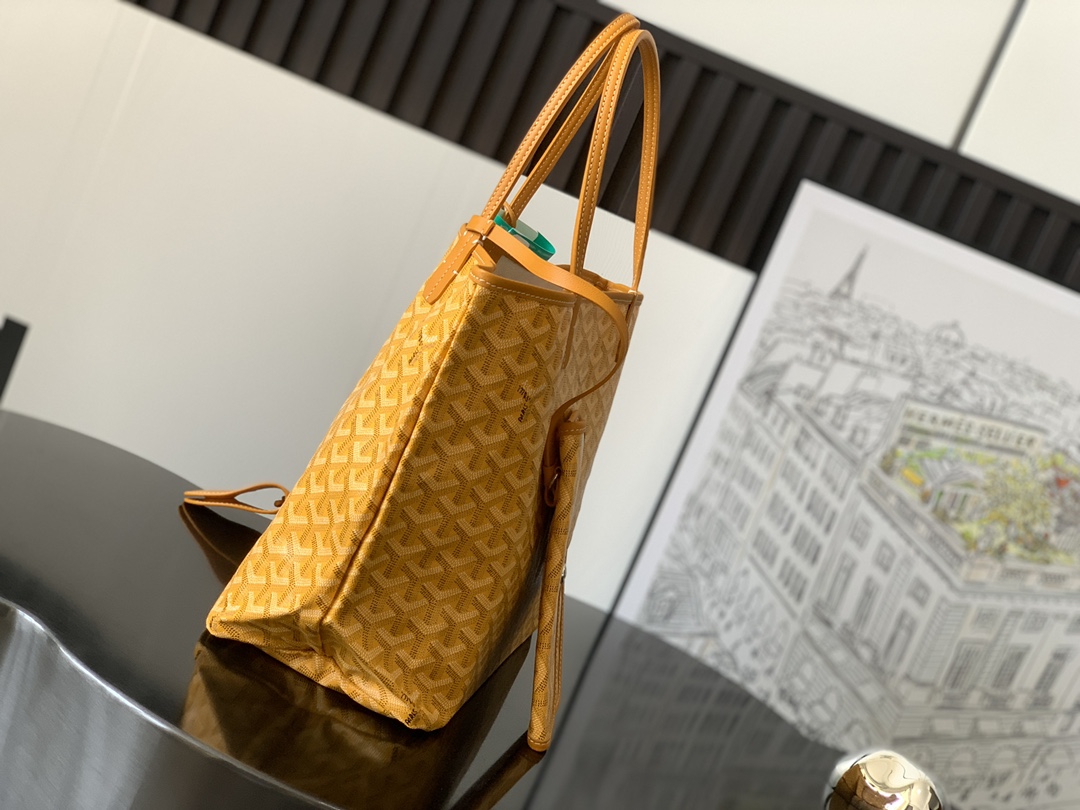 Goyard Saint Louis PM Tote in Yellow