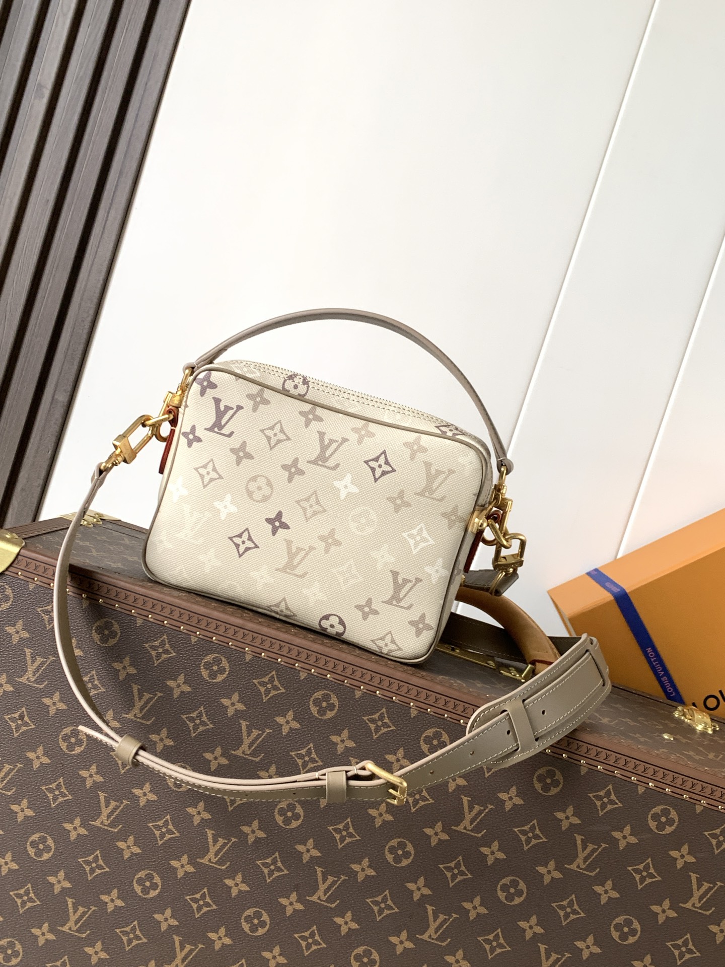 LV Louis Vuitton M29273  Nil Bag