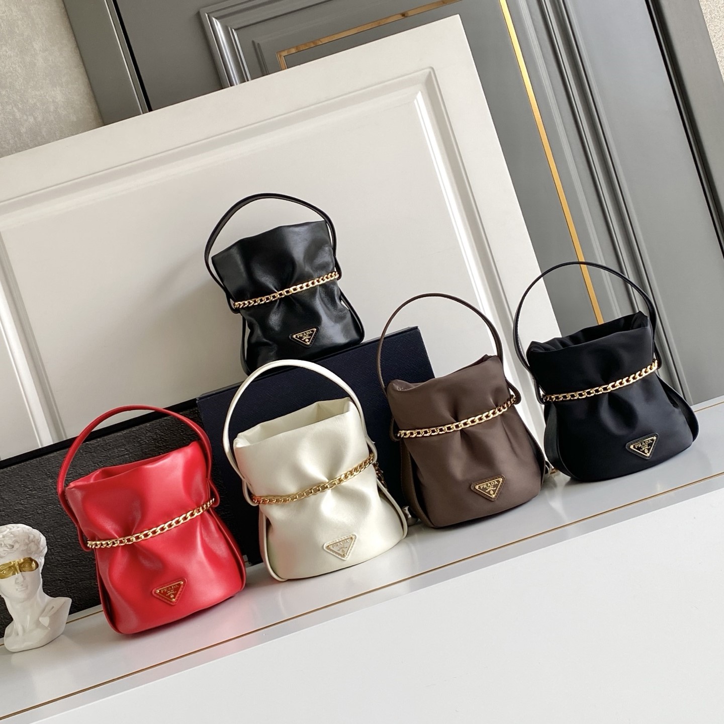 Prada Bag Petit Sac Noir Mini Bucket Bag Imported Sheepskin Imported Nylon Fabric 1BE088