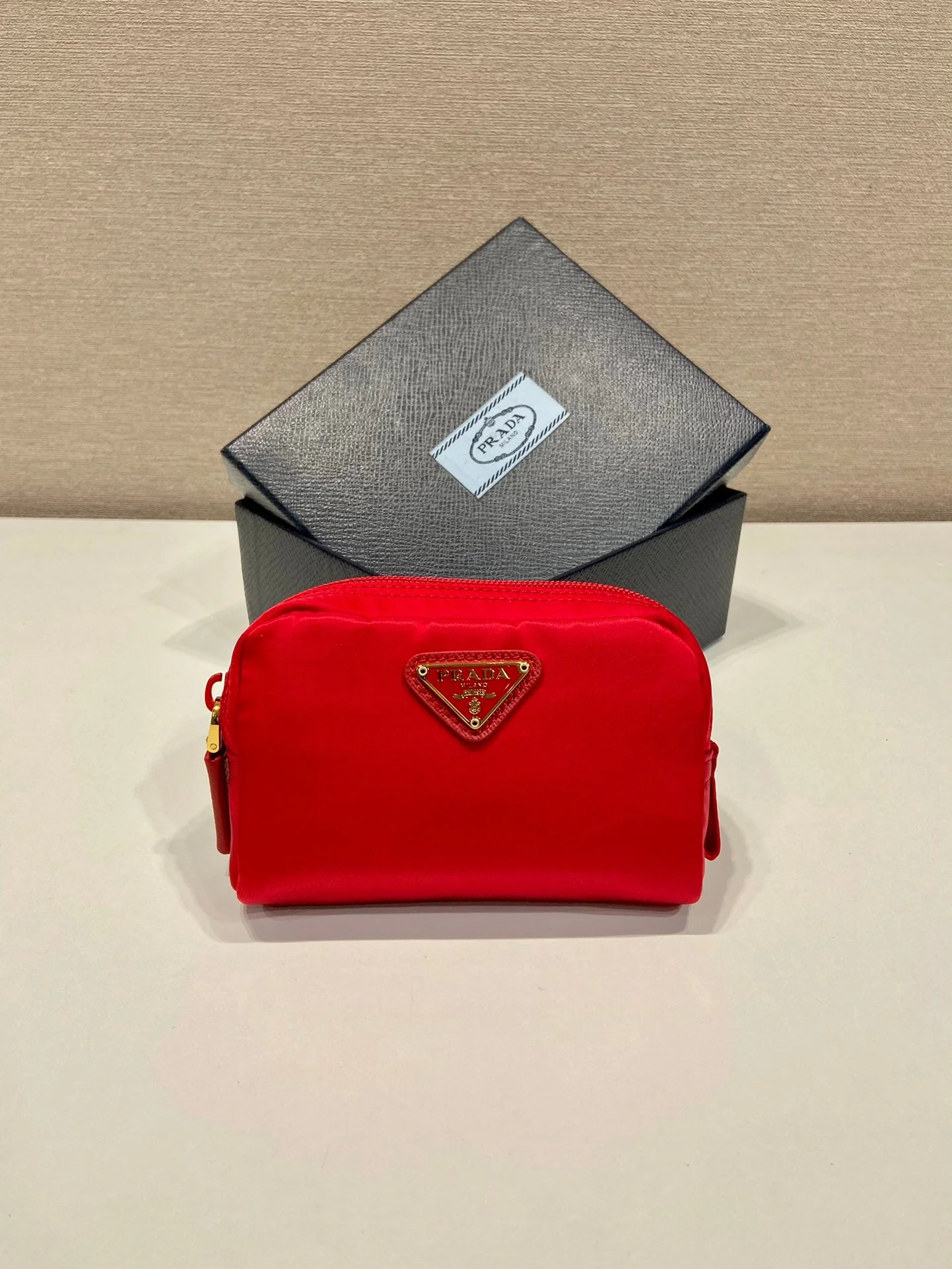 Prada  CLUTCH 12 IN PASSION RED RE-NYLON wallets