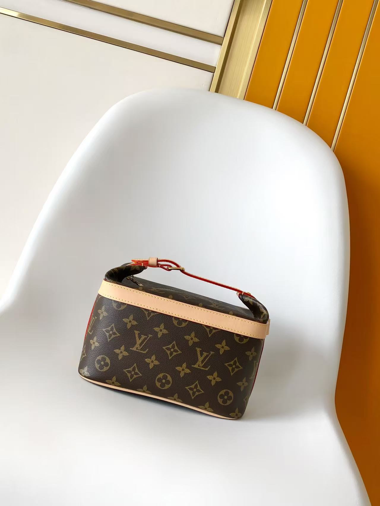 M15350 LV Cruiser Toiletry Bag in Monogram Canvas