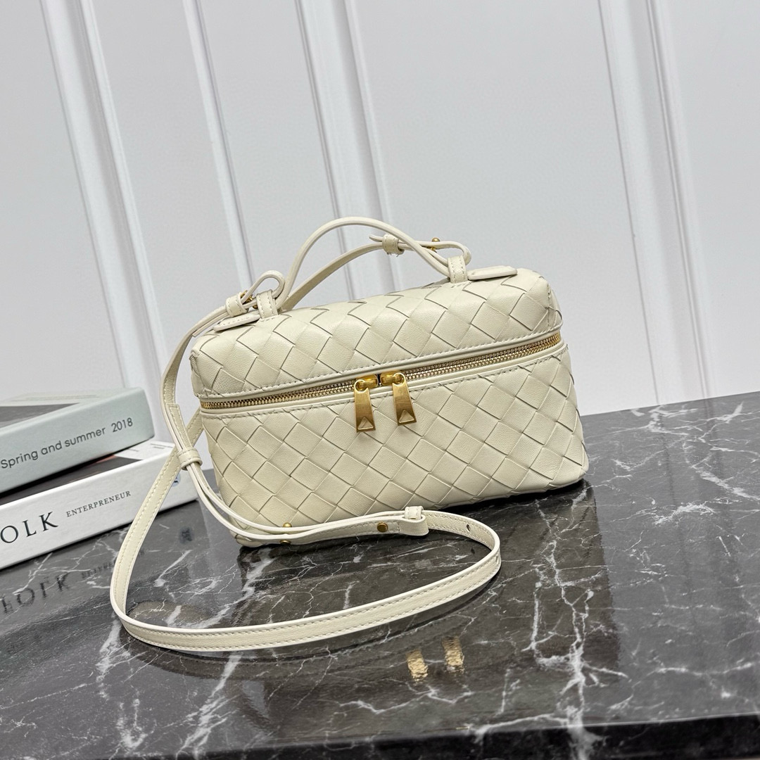 Bottega Sea Salt Bang Bang Vanity case