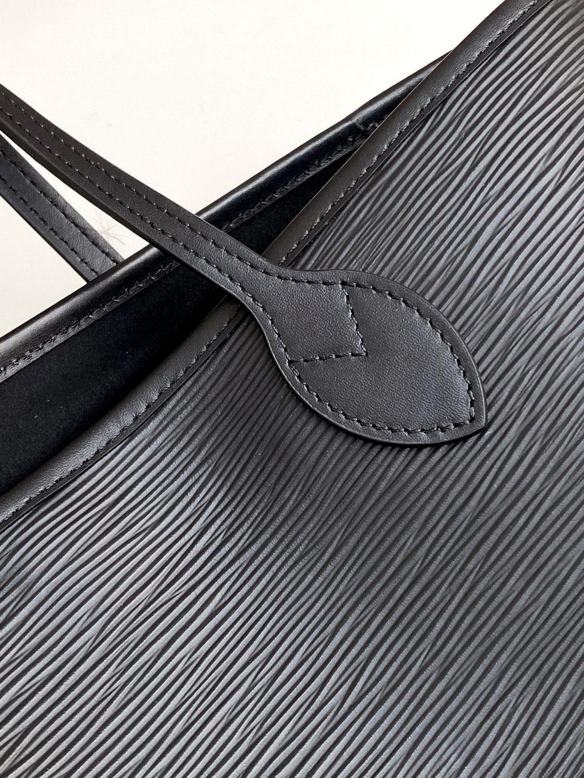 Louis Vuitton Neverfull MM bag