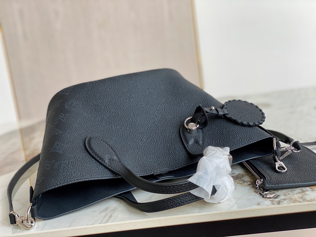 Louis Vuitton LV Blossom PM M21848