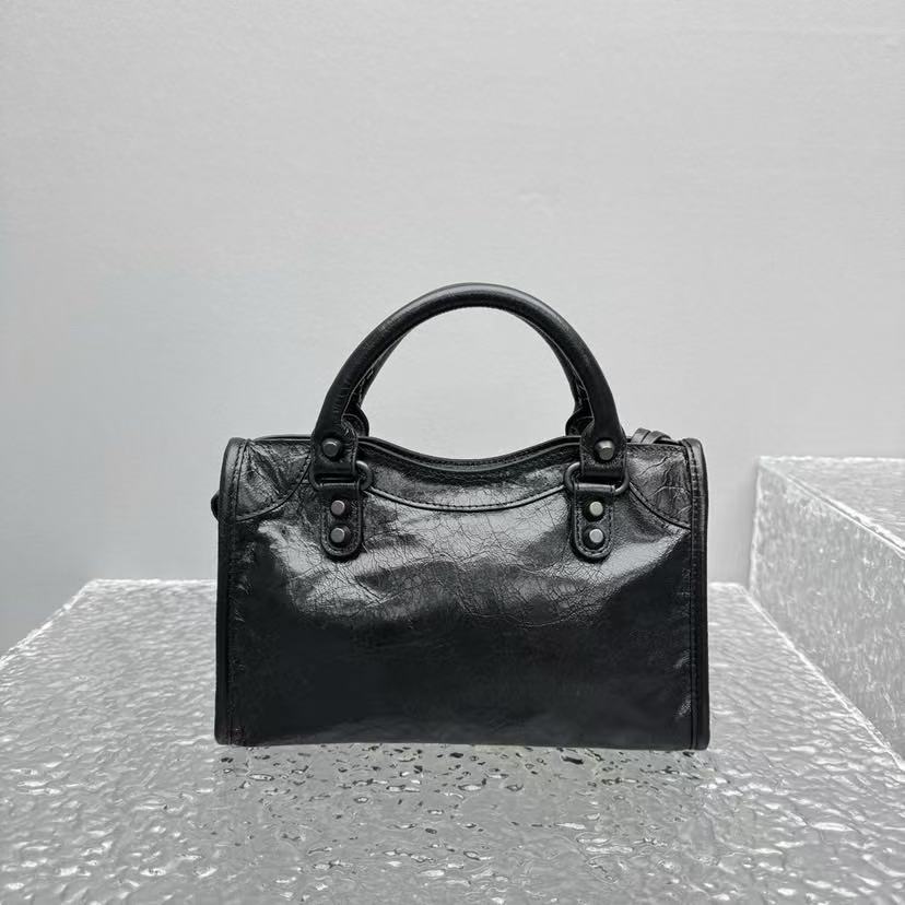 Balenciaga cracked oil wax locomotive bag