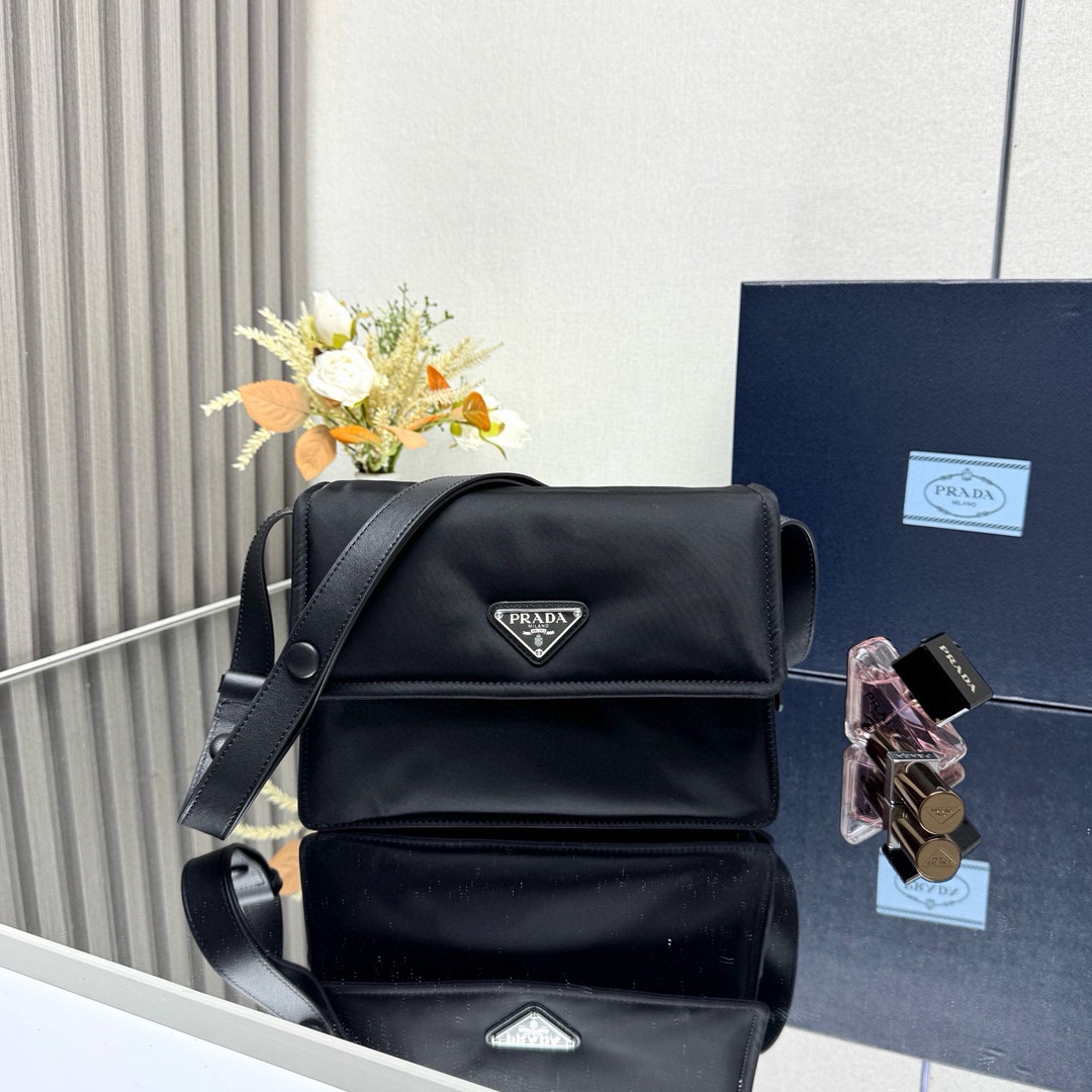 Prada Traveller small padded Re-Nylon shoulder bag-Black 1BD313