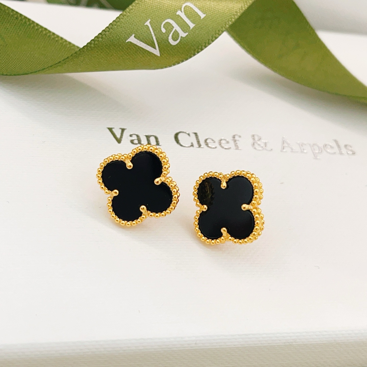 Van Cleef Fashion Medium Earrings 1.5cm