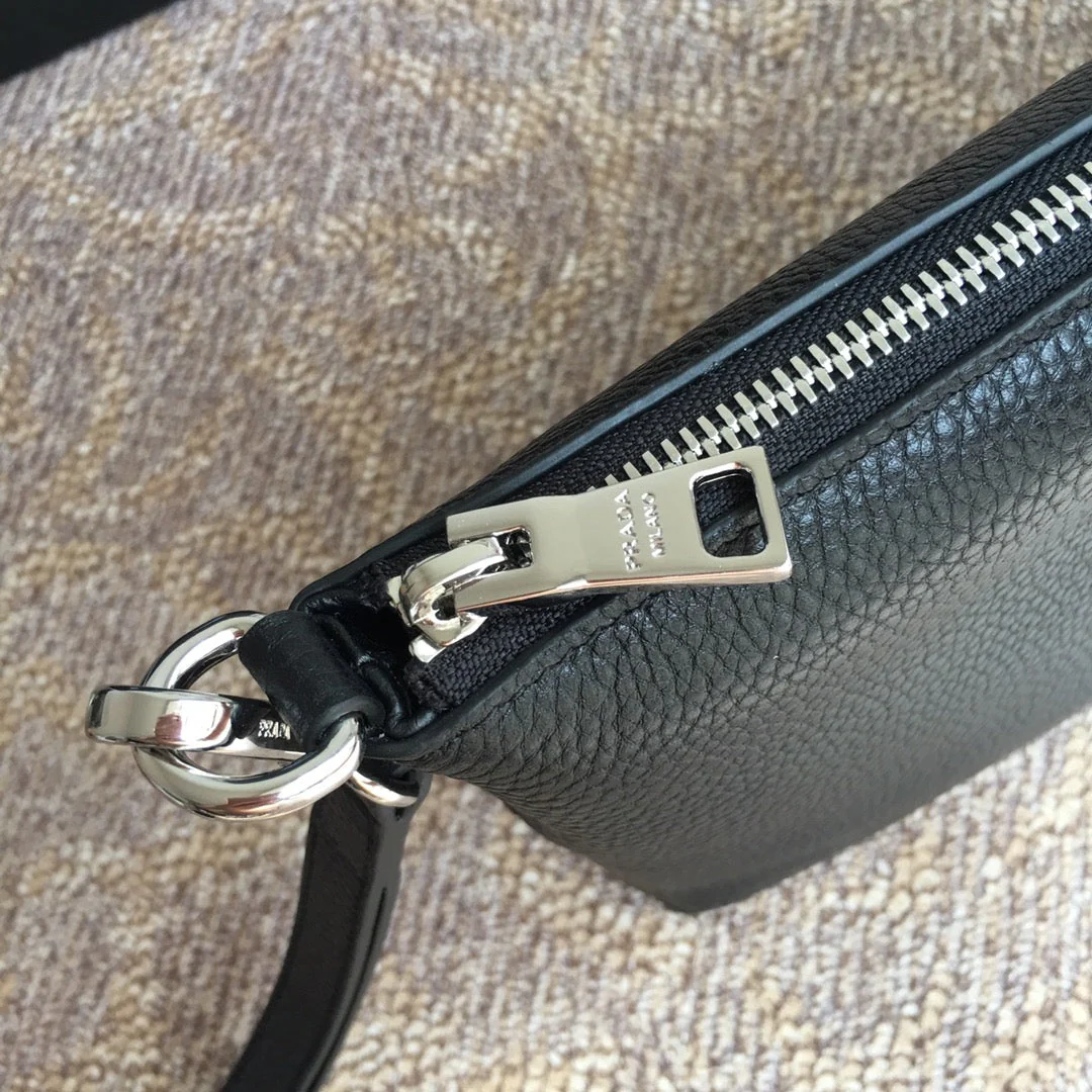 Prada CLUTCH 29 IN BLACK GRAINED CALFSKIN SILVER HARDWARE