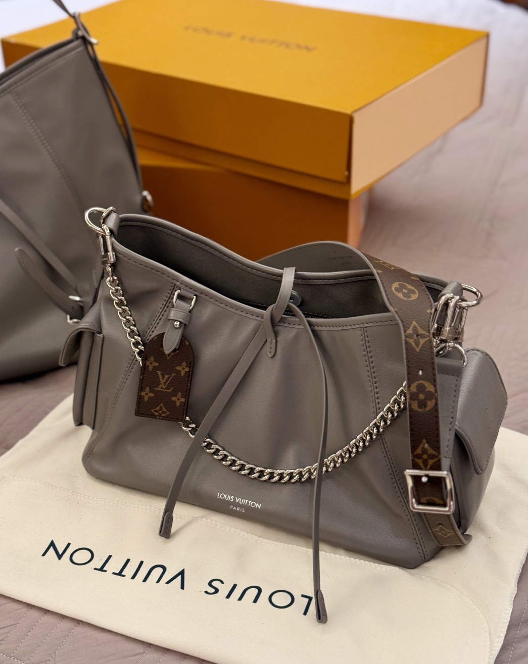 Louis Vuitton LV new version of the carryall Grey Samurai