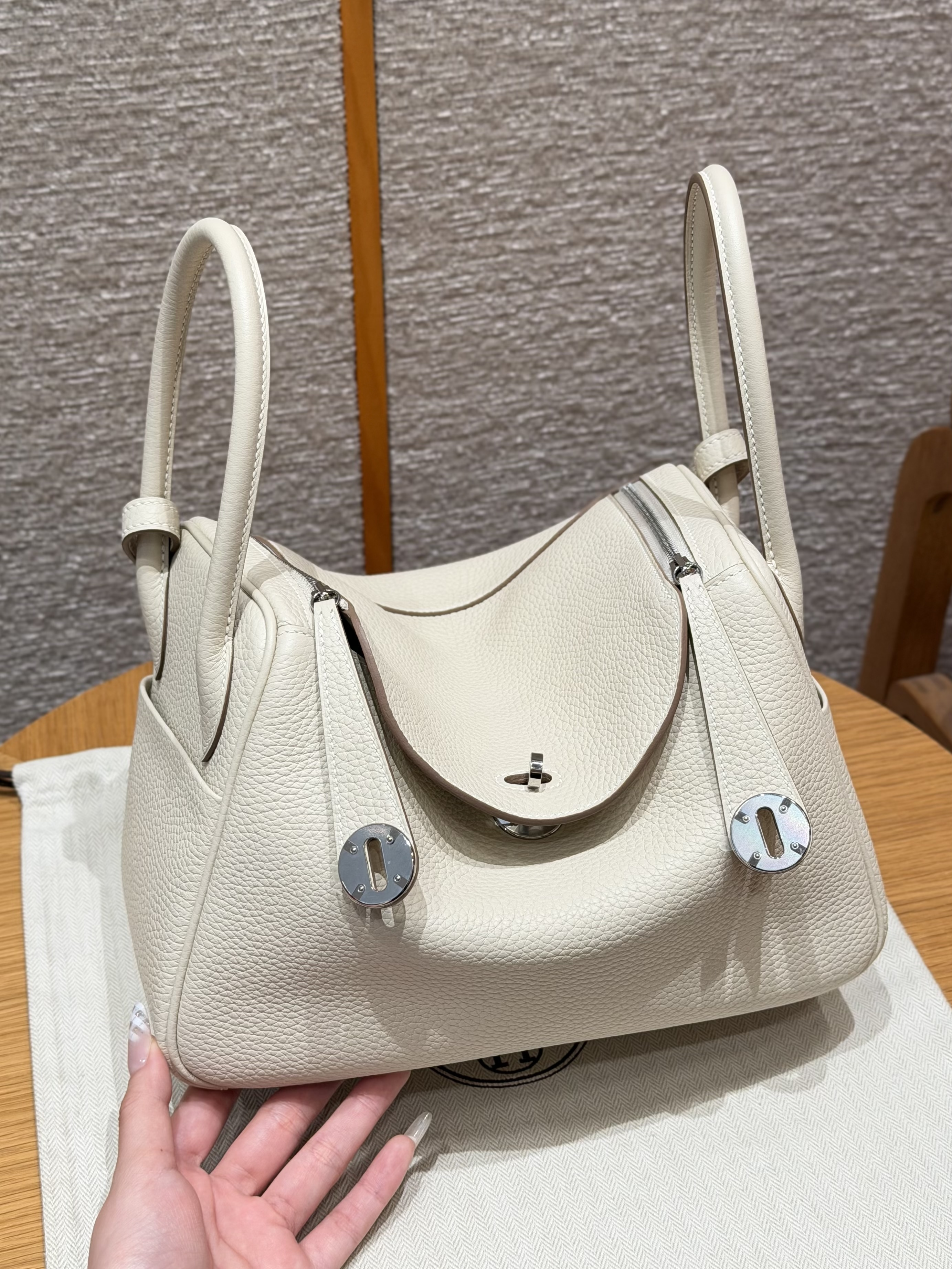 Hermes Craie Clemence Lindy 26
