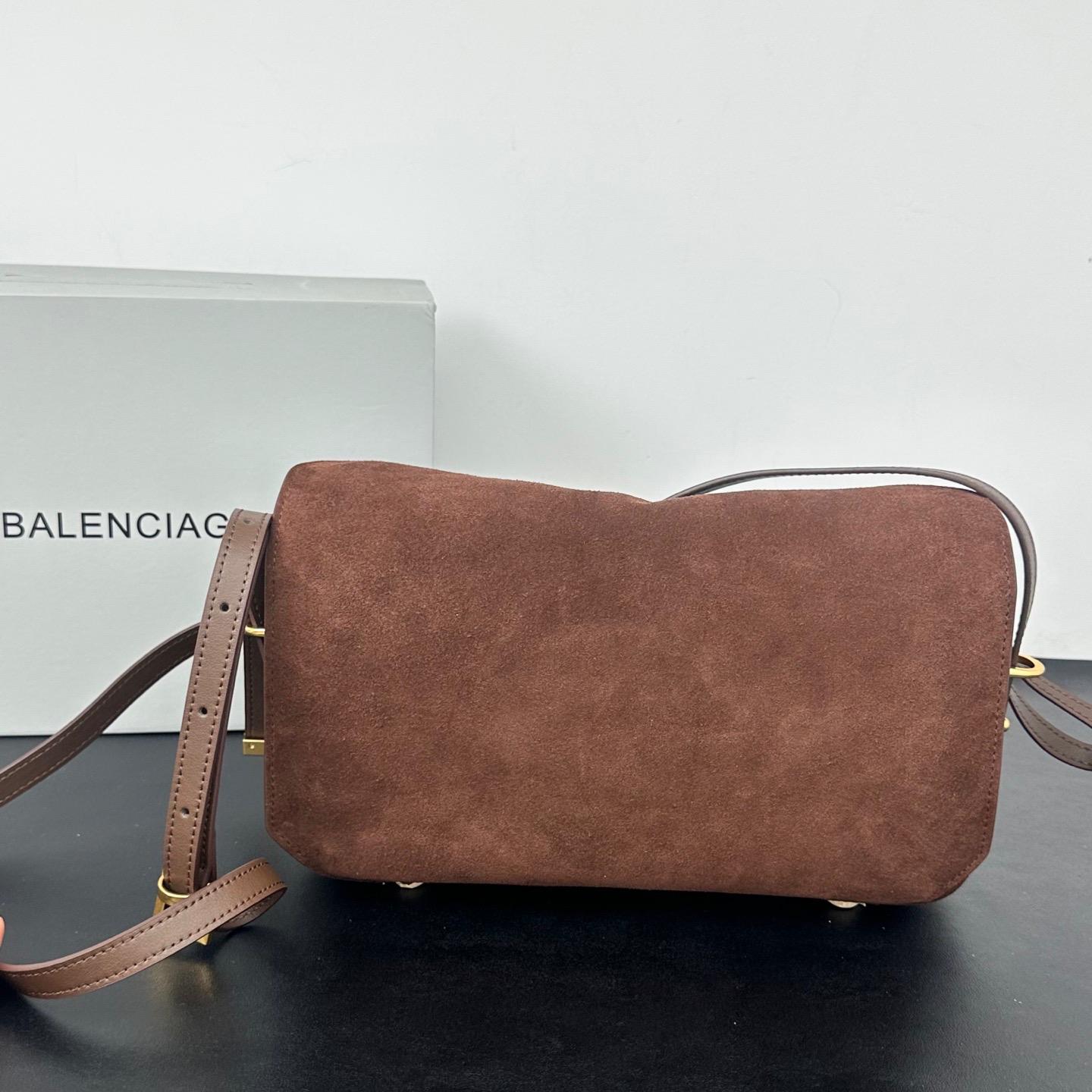Balenciaga Le 7 Shoulder Bag Medium in Moka/ruby