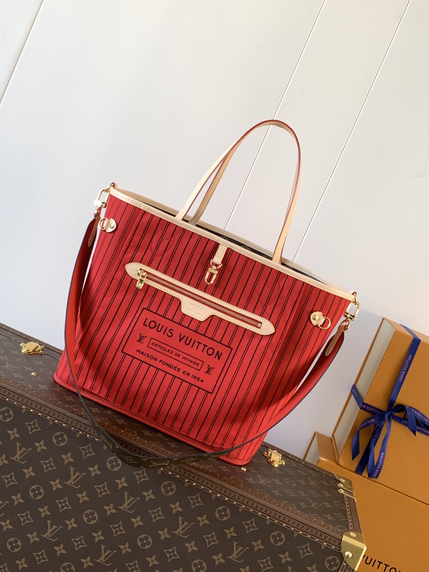 M12708 Sari Red Neverfull Bandoulière Inside Out MM tote