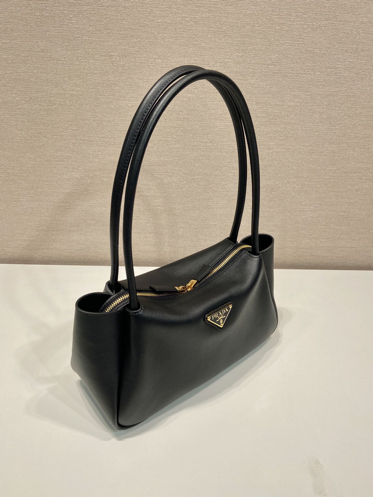 Prada  28 LARGE BLACK CALFSKIN HANDBAG