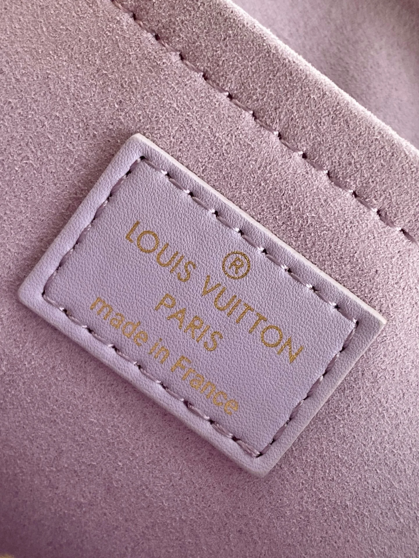Louis Vuitton LV M15192 OnTheGo East West Tote 25cm Taro Purple Embossed Grain Cowhide GHW