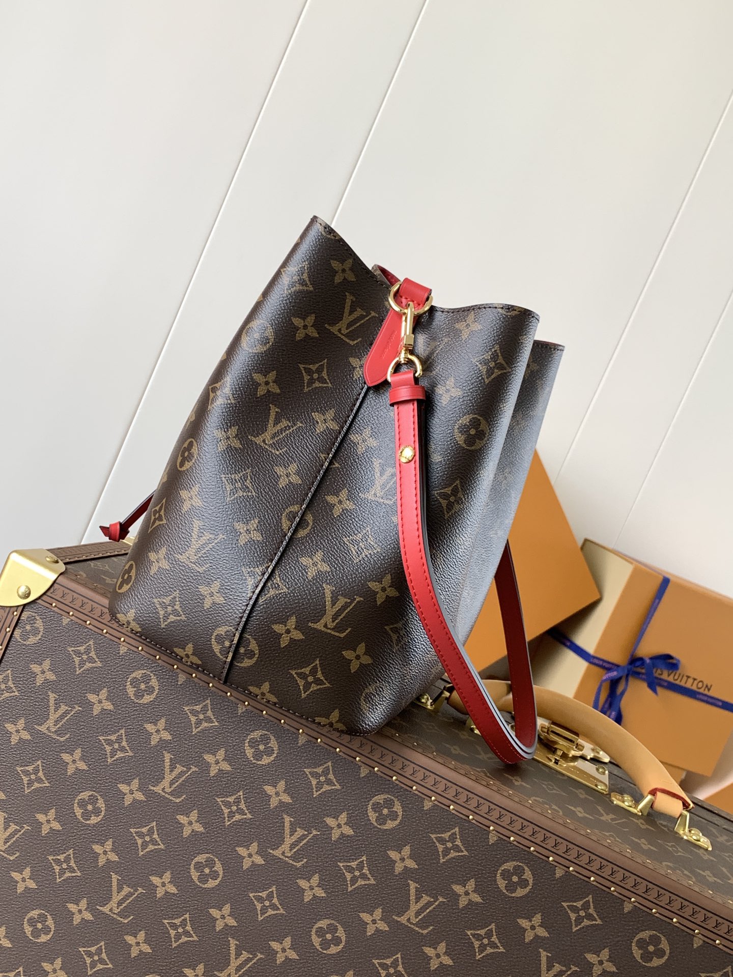 M44021 NéoNoé bucket bag MM in Monogram Canavs