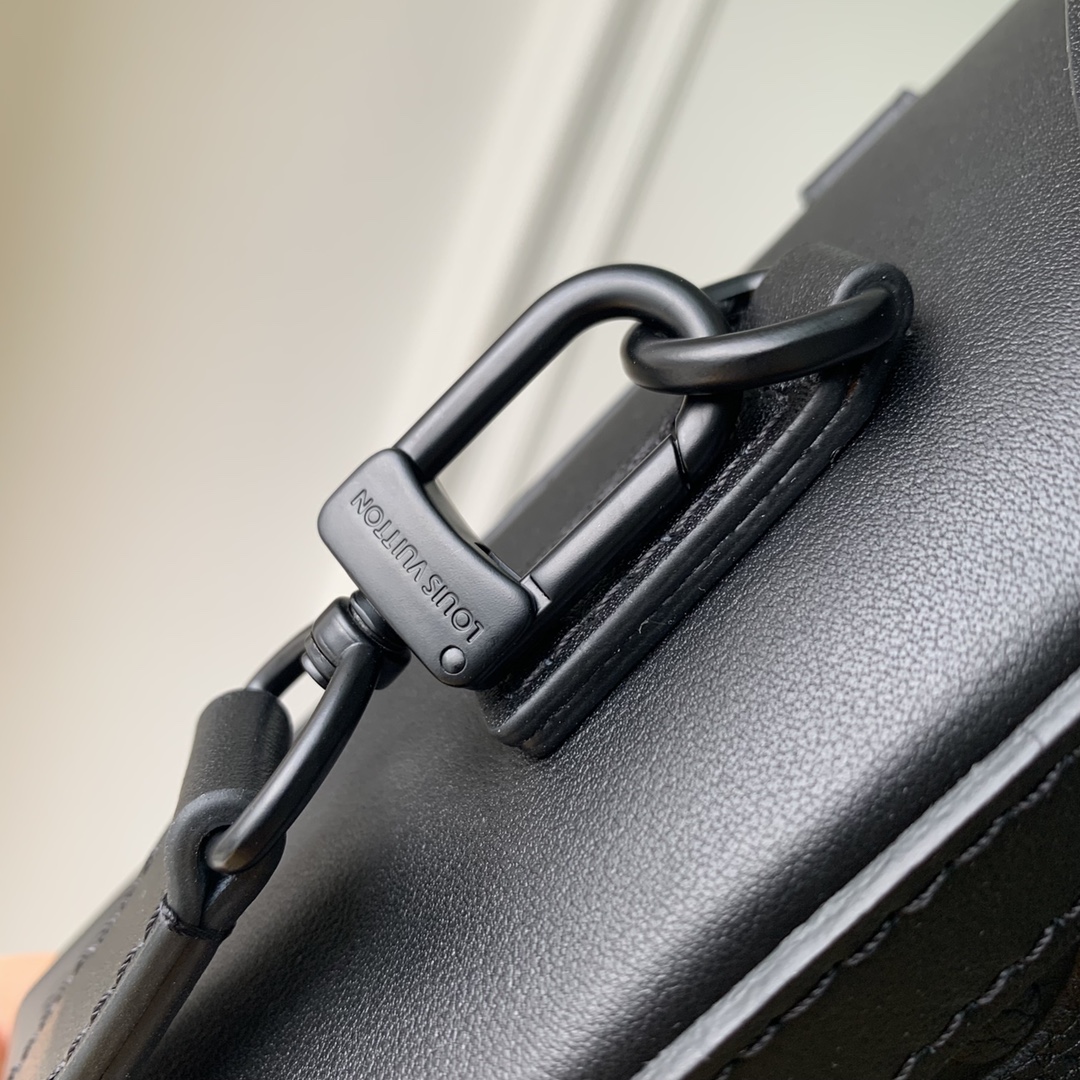 Louis Vuitton LV Vertical Trunk Wearable Wallet M82070