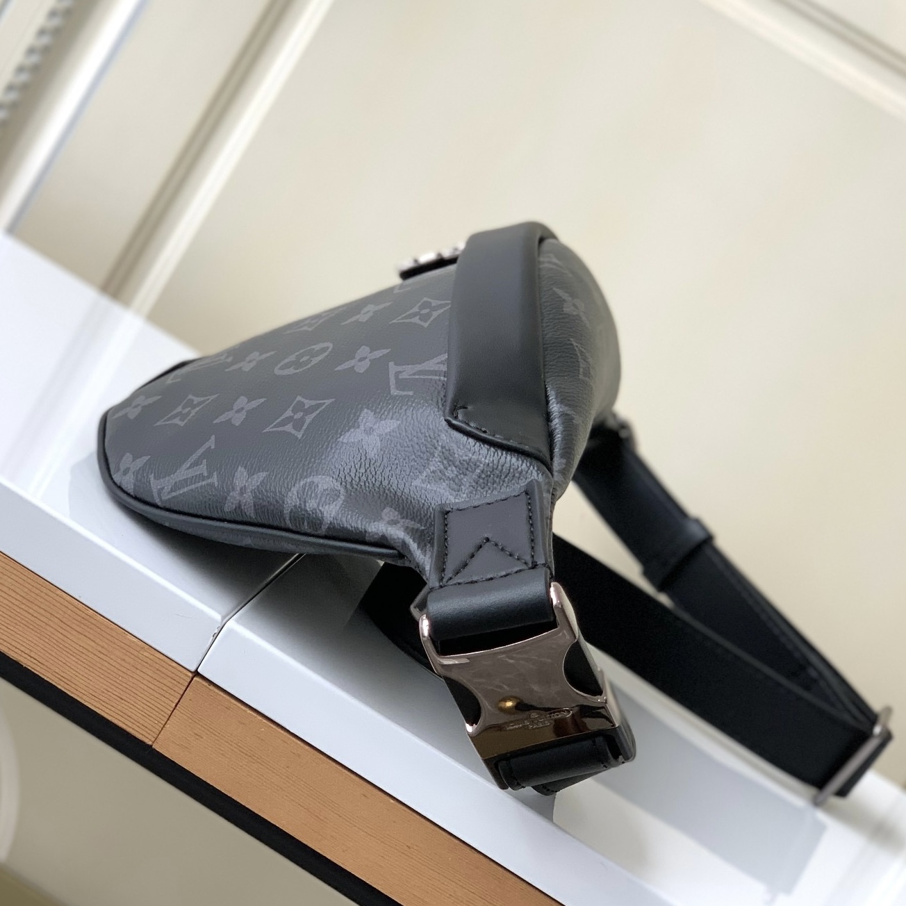 Louis Vuitton LV Discovery Bumbag PM