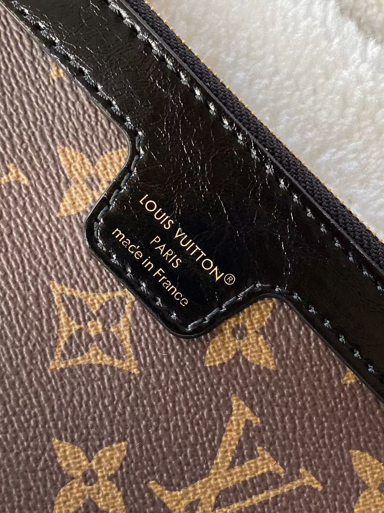 Louis Vuitton Neverfull Bandouli è re Inside Out BB handbag