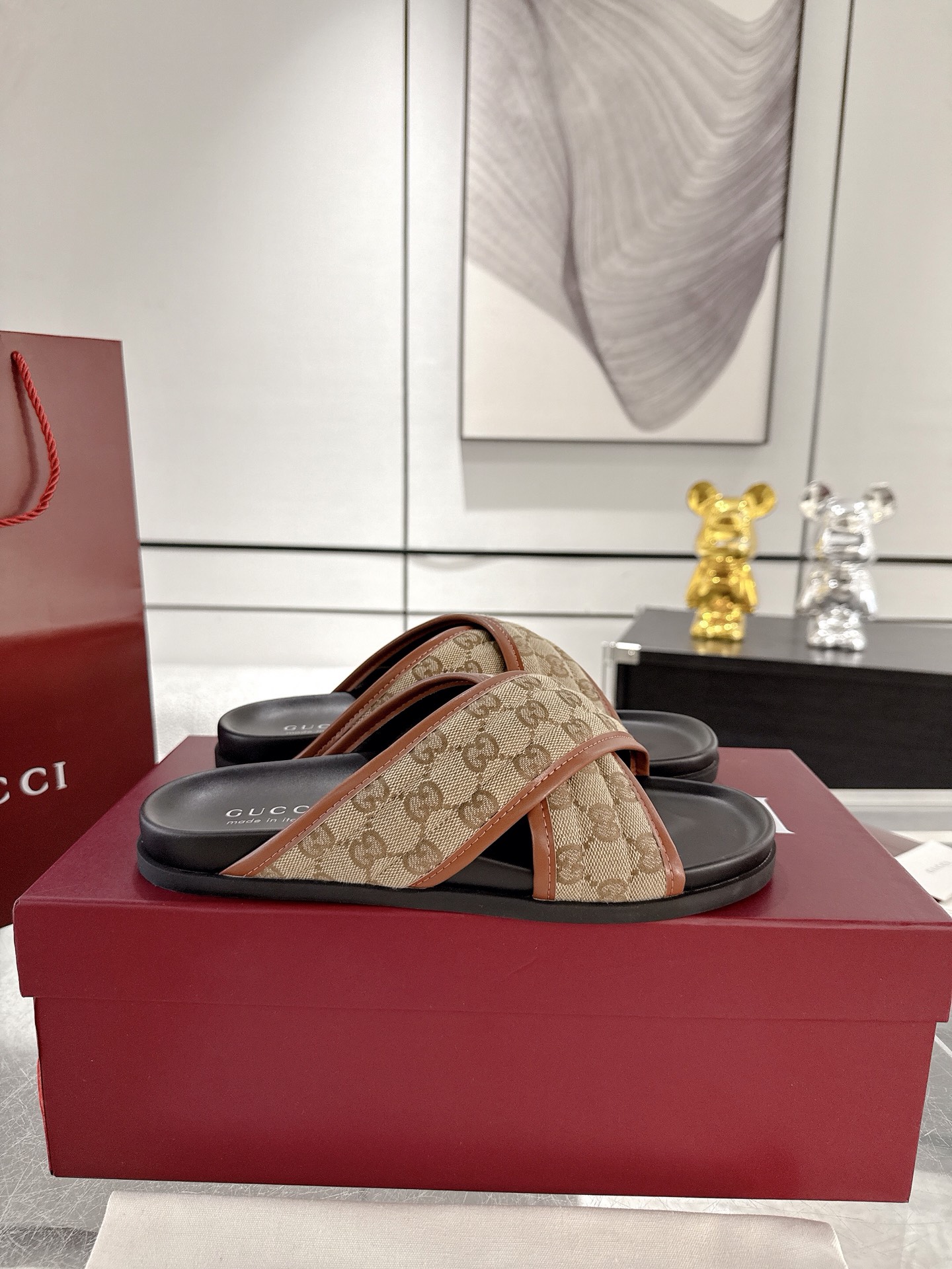 Men's Gucci slide sandal