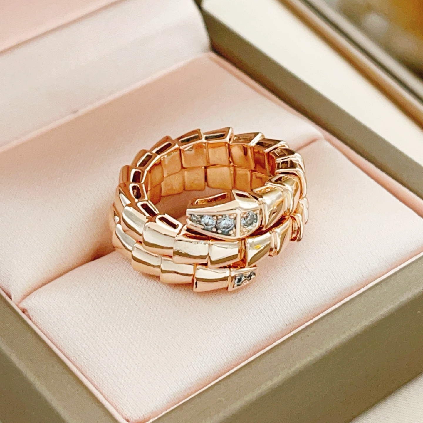 Bvlgari Serpenti Pink Gold Ring with zircons