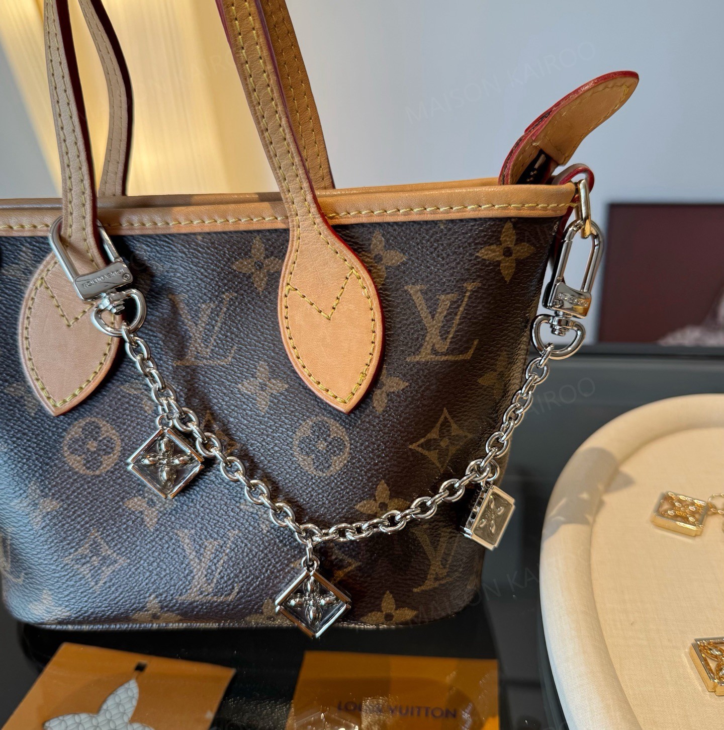 Louis Vuitton LV Diamond Flower Chain Bag Charm - KAIROO
