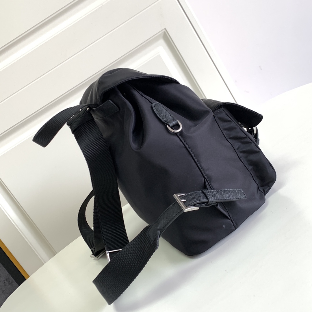 Medium Re-Nylon Backpack-Black 1BZ811