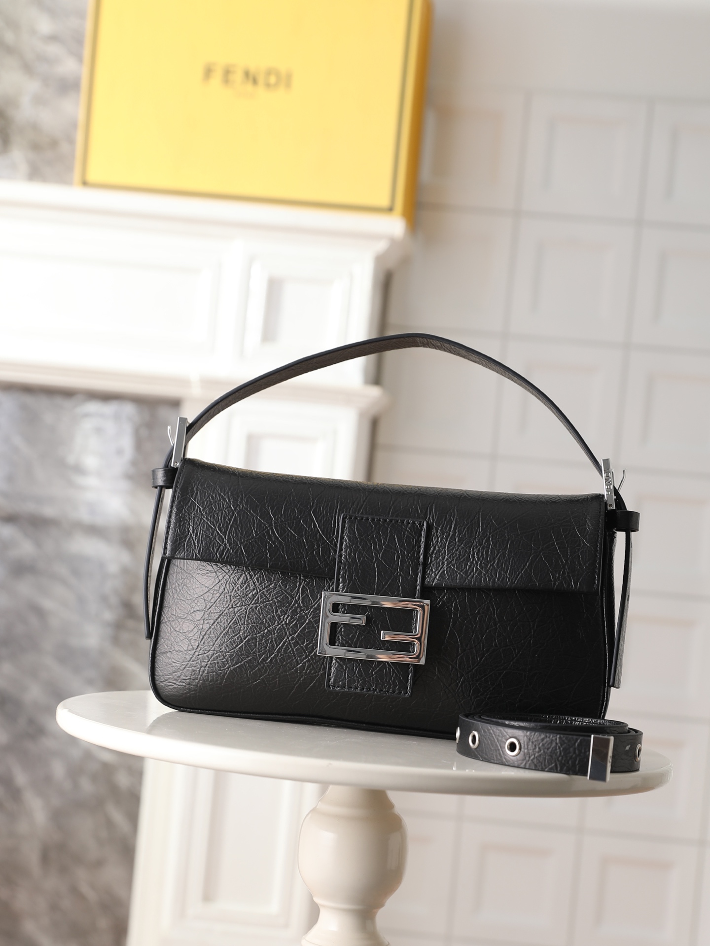 Fendi Medium Baguette Leather Bag-Black
