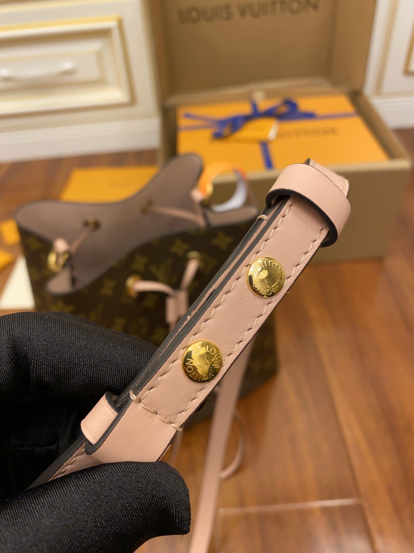 Louis Vuitton LV NeoNoe MM M44022