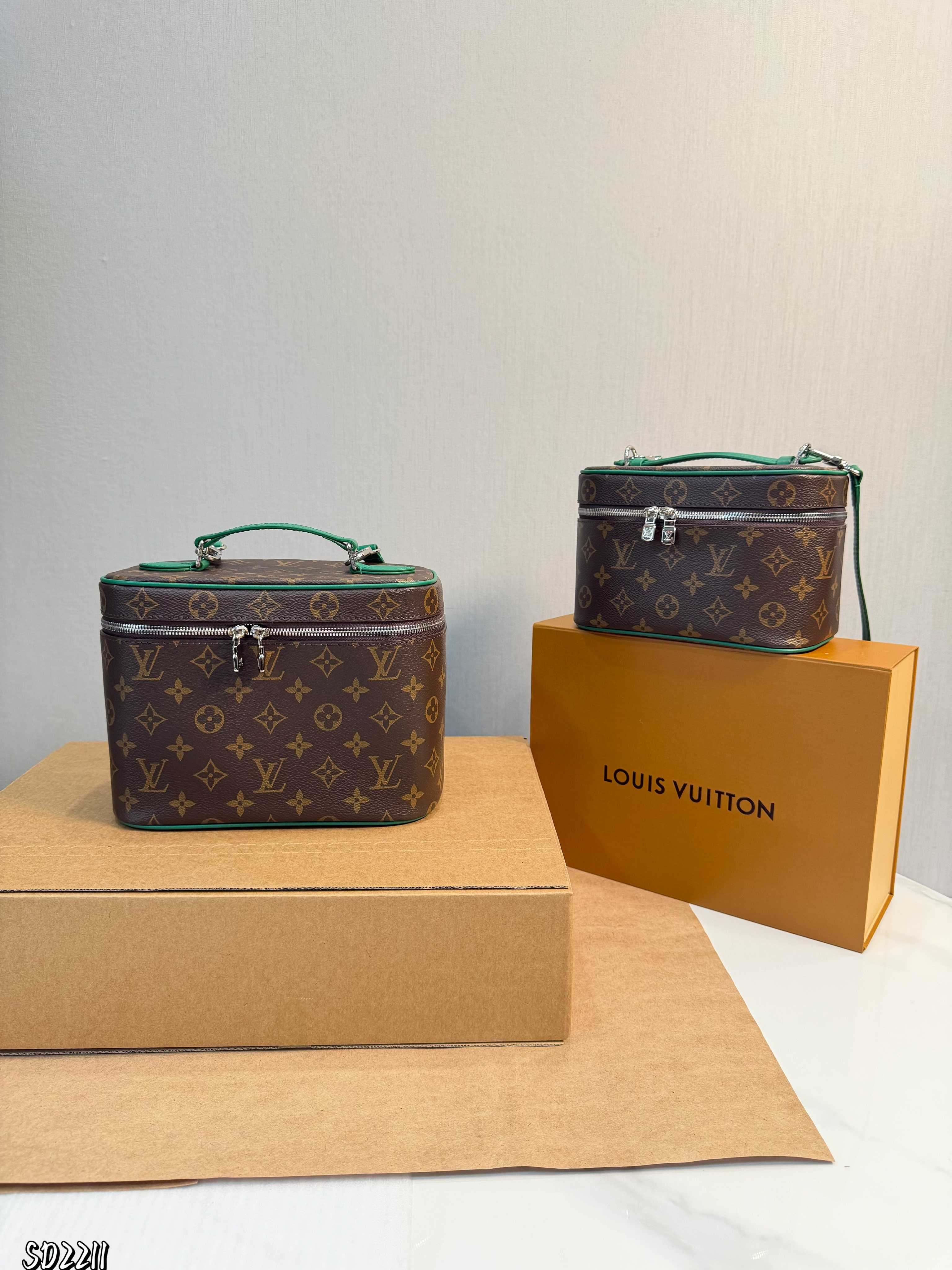Louis Vuitton LV Green Trim Nice Vanity Case Box Monogram Coated Canvas Shoulder Top Handle Bag - KAIROO