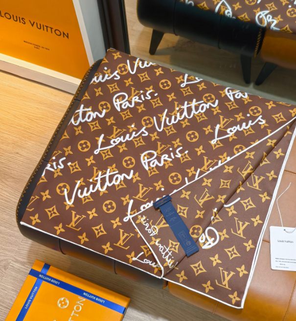 LV Louis Vuitton Silk Square 90cm