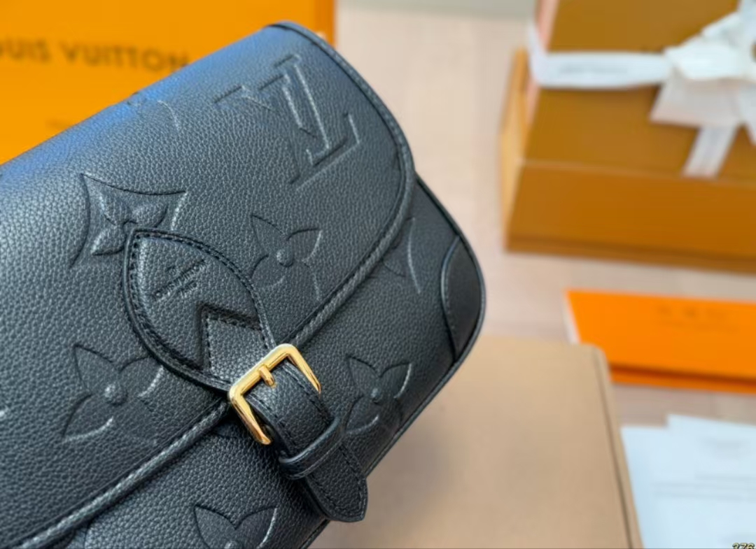 Louis Vuitton LV Black baguette shoulder strap handbag