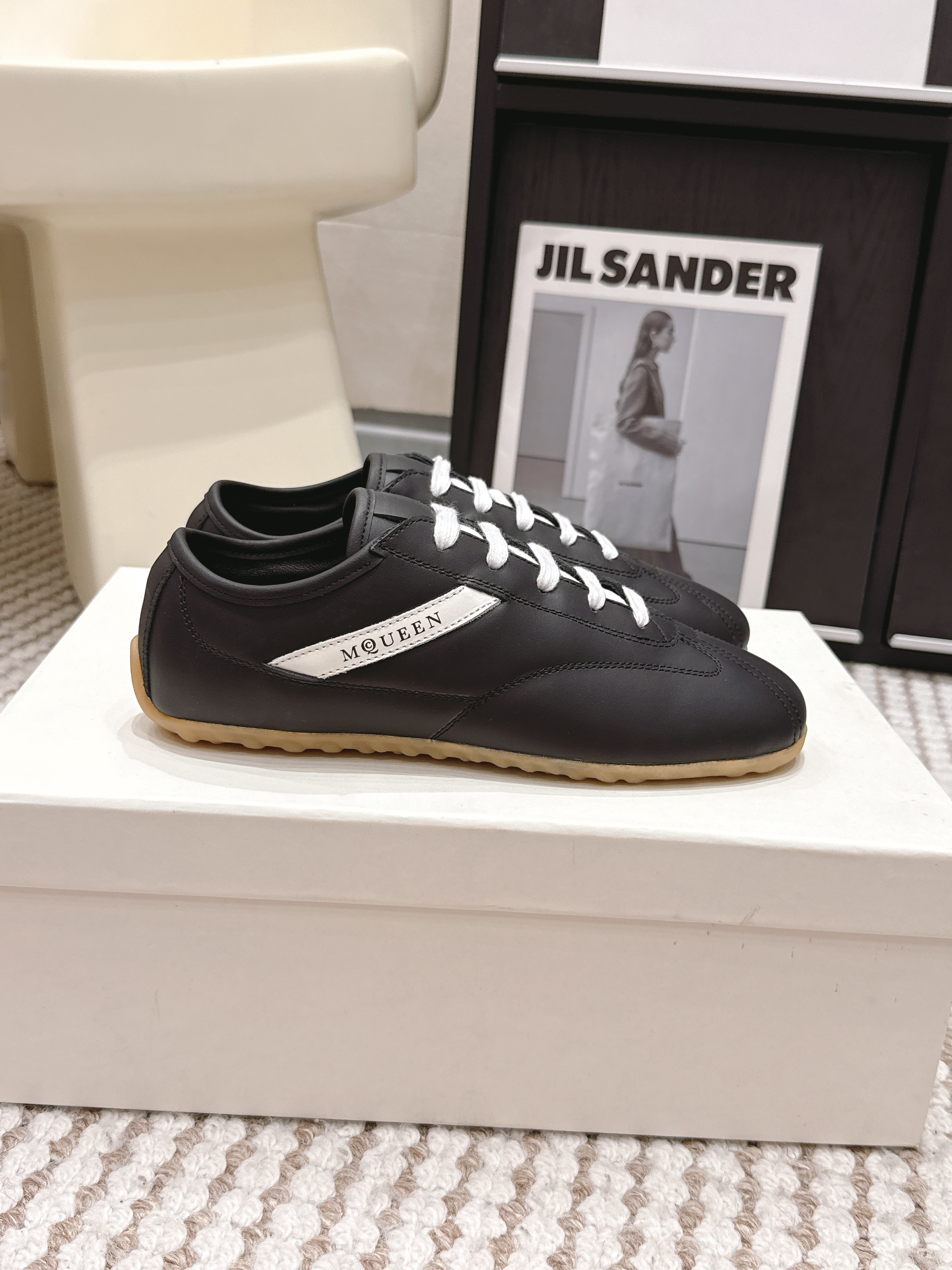 Alexander McQueen Boxe Unisex Sneaker in Black